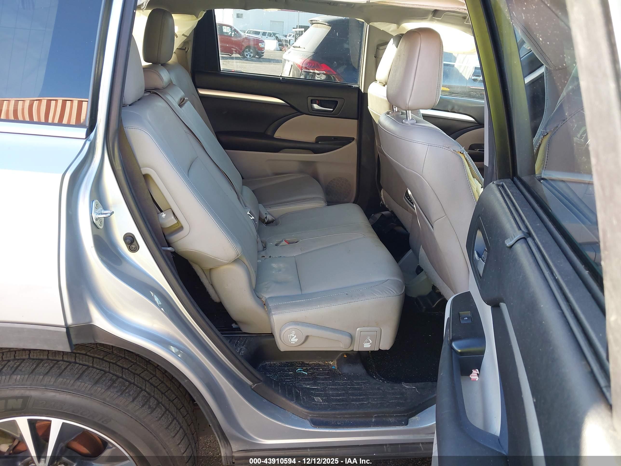 TOYOTA HIGHLANDER image 8