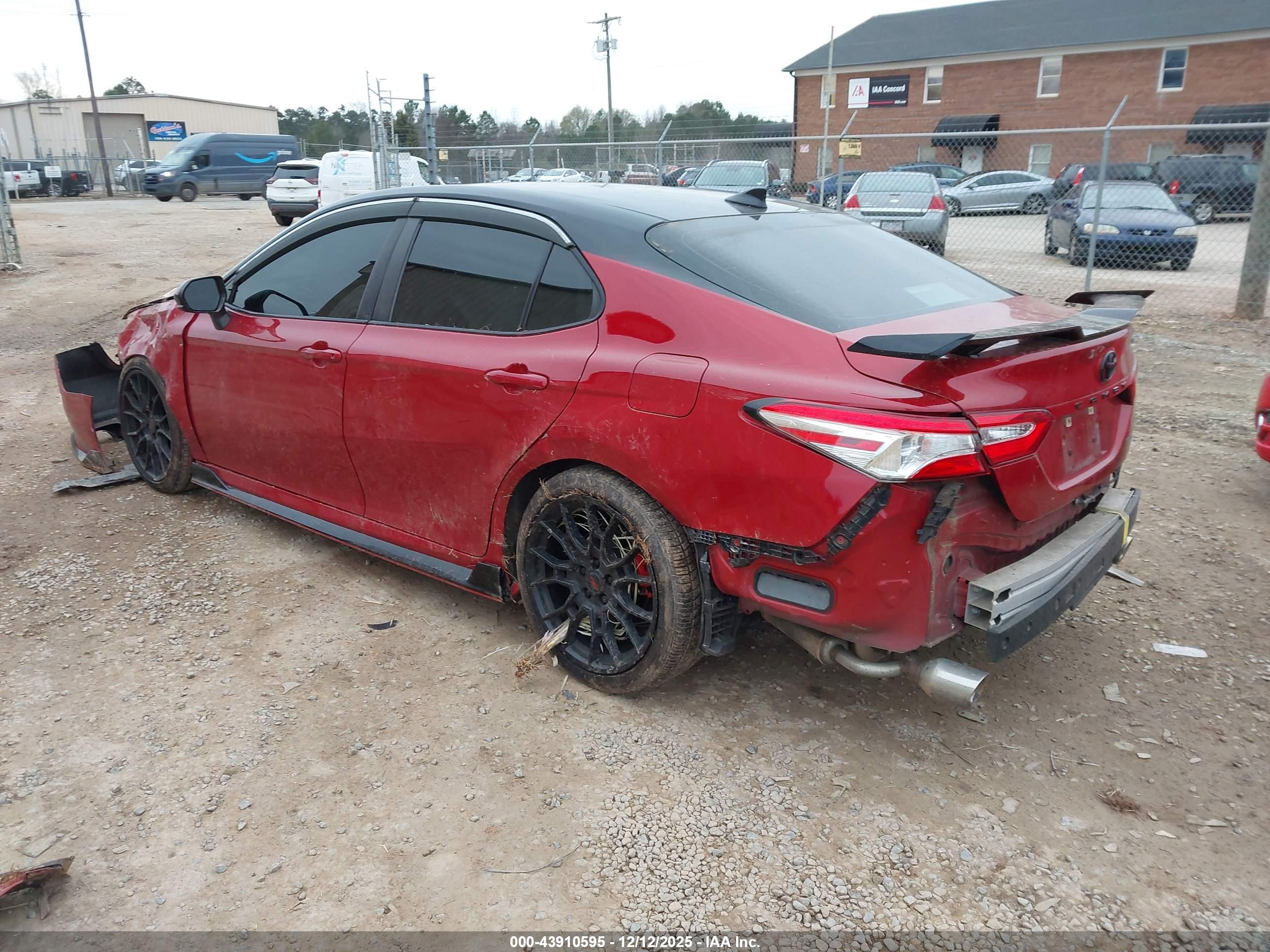 TOYOTA CAMRY image 3