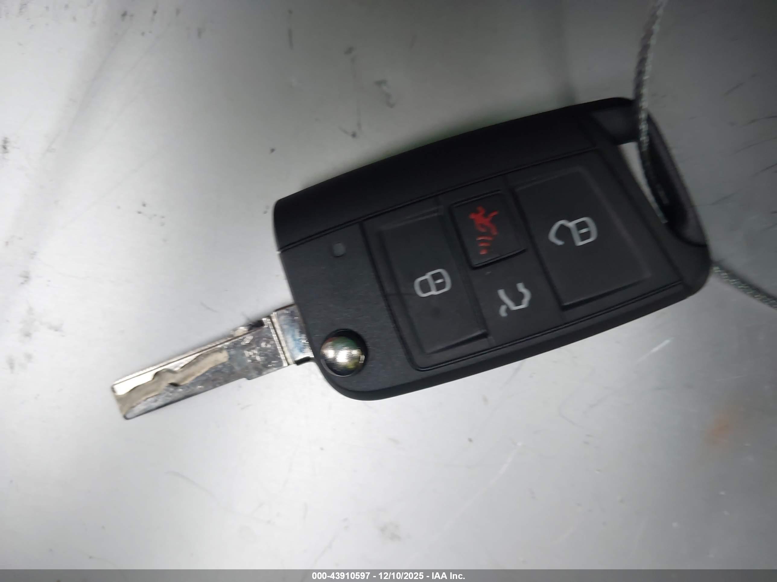 VOLKSWAGEN GOLF image 11