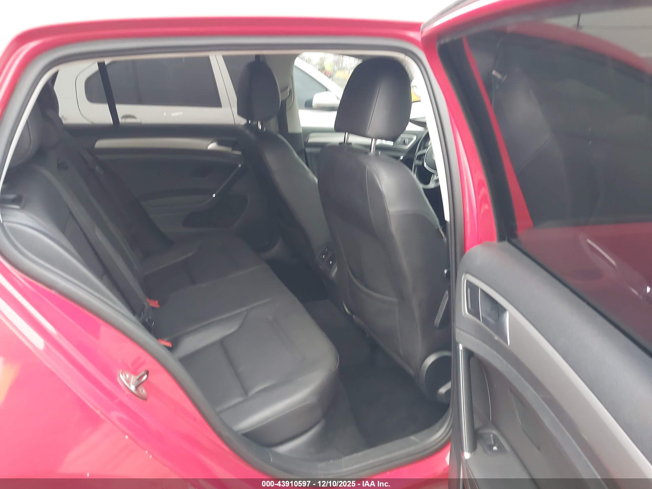 VOLKSWAGEN GOLF image 8