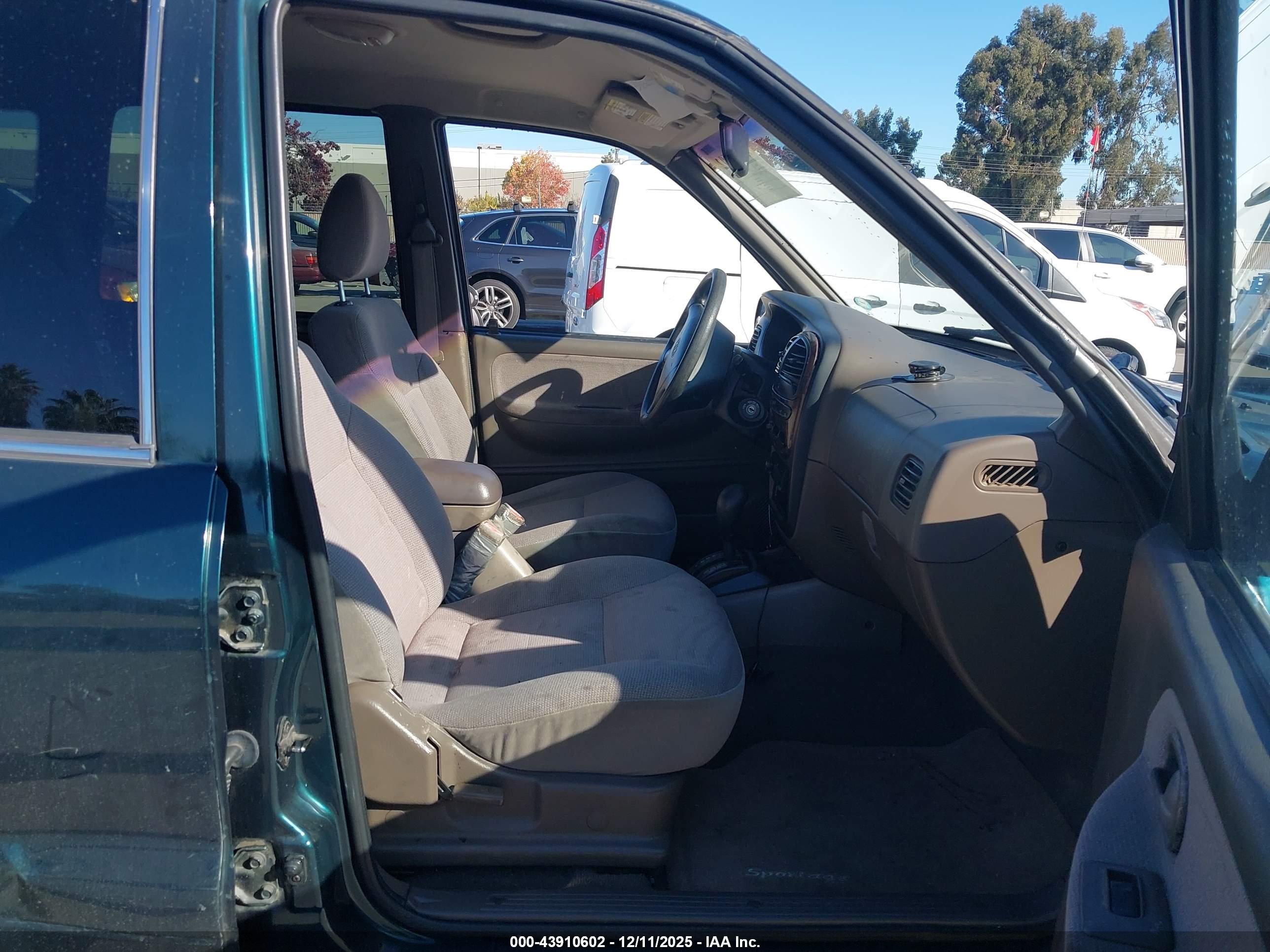 KIA SPORTAGE image 5