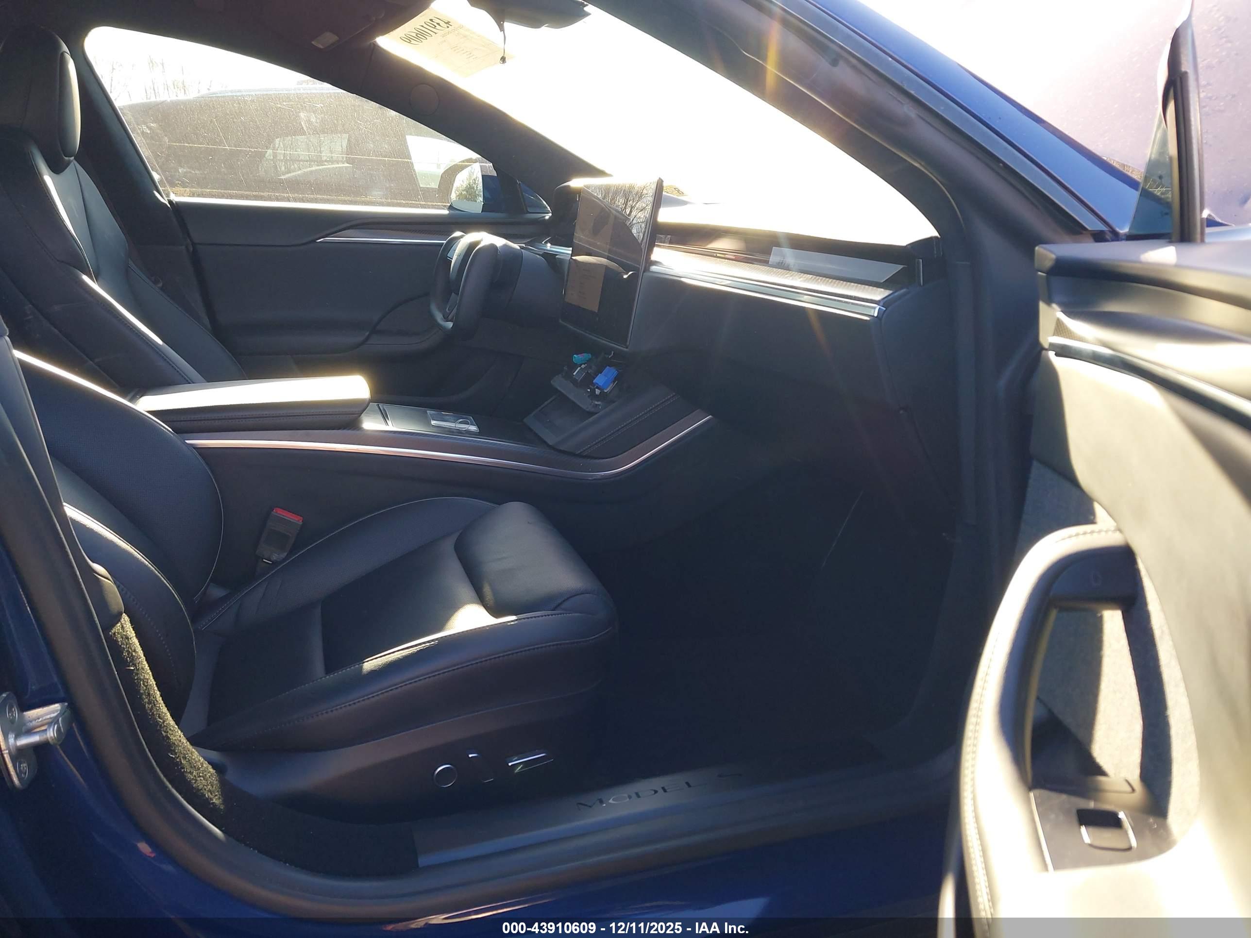 TESLA MODEL image 5
