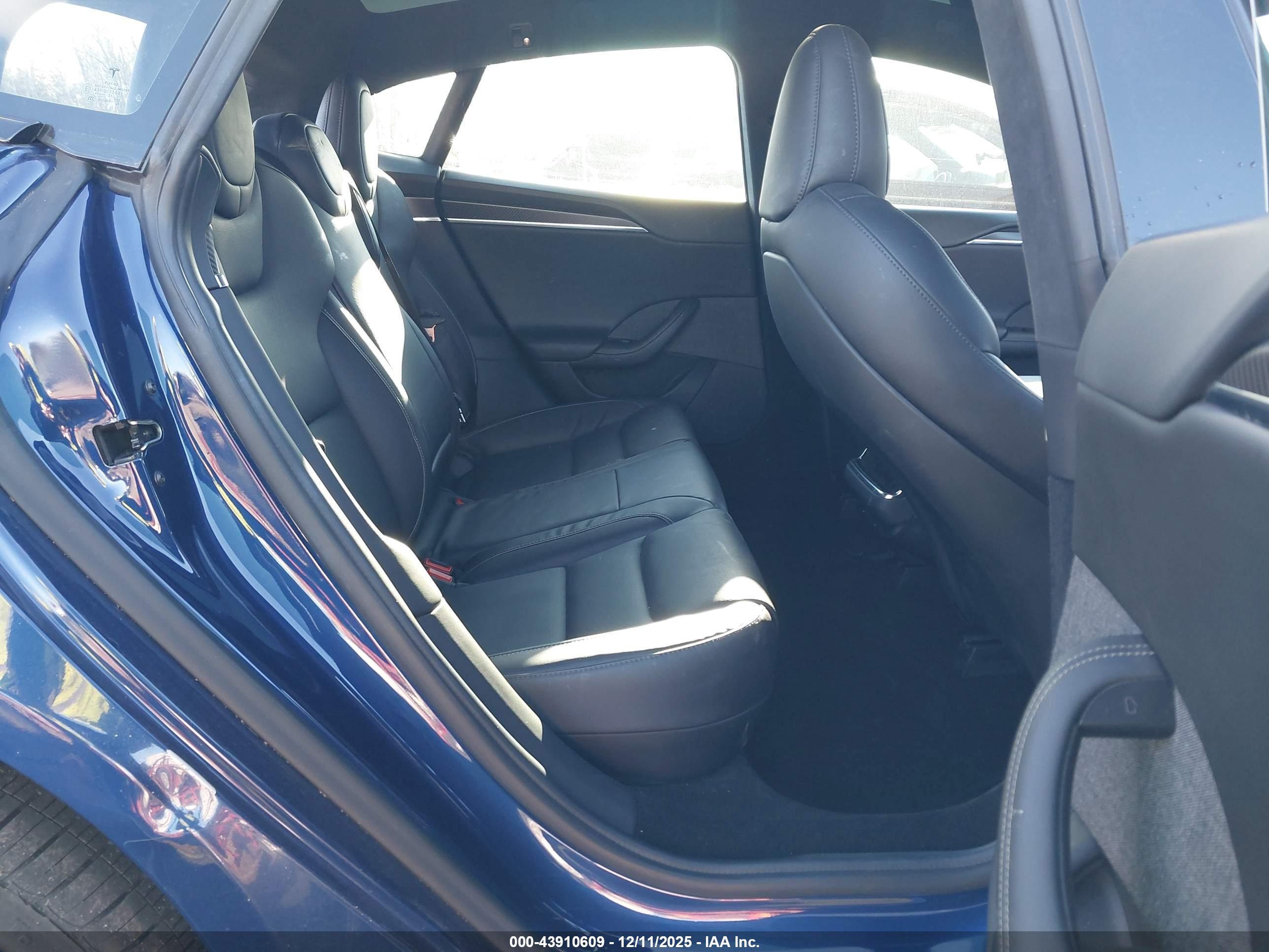 TESLA MODEL image 8