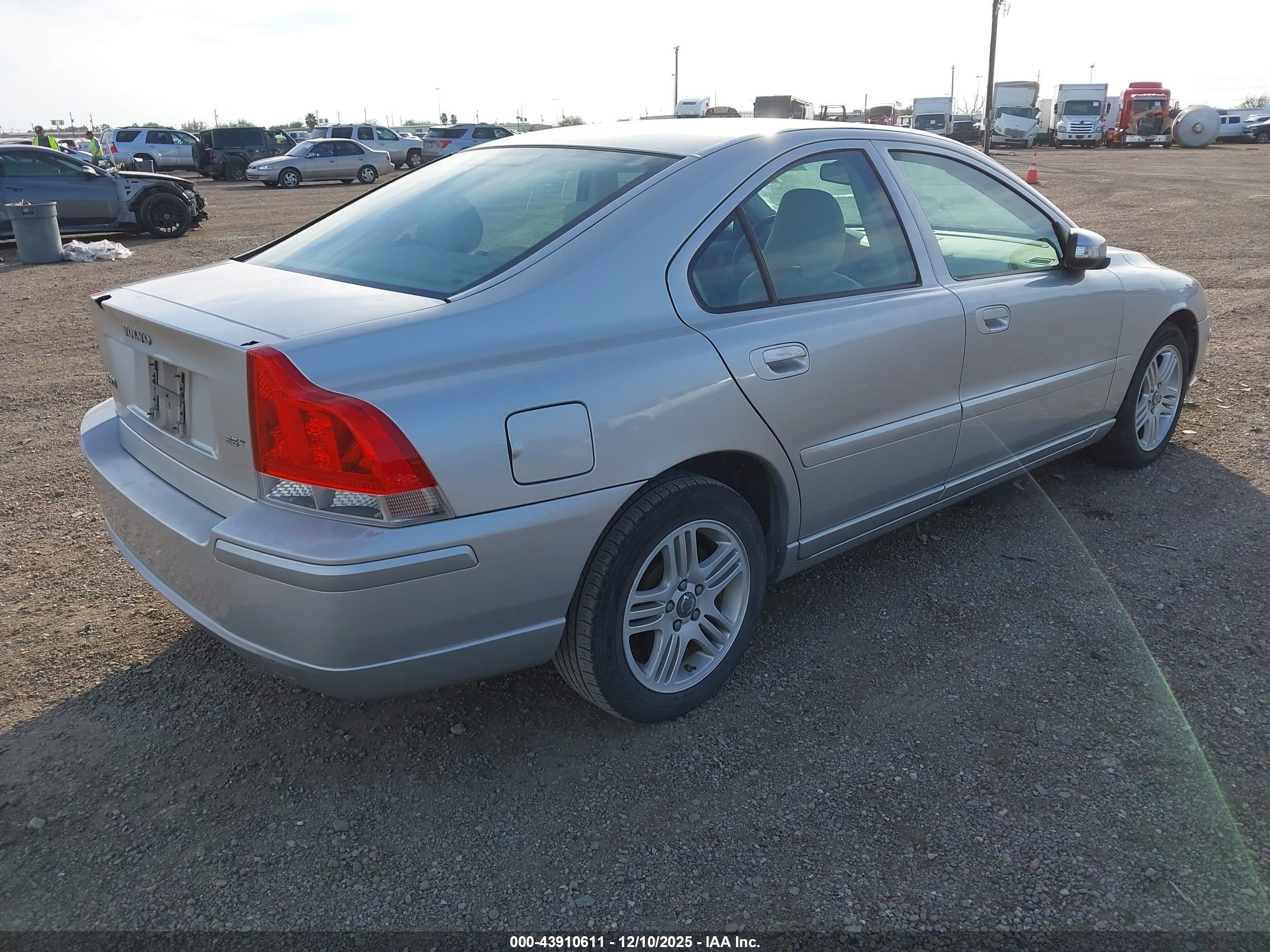 VOLVO S60 image 4