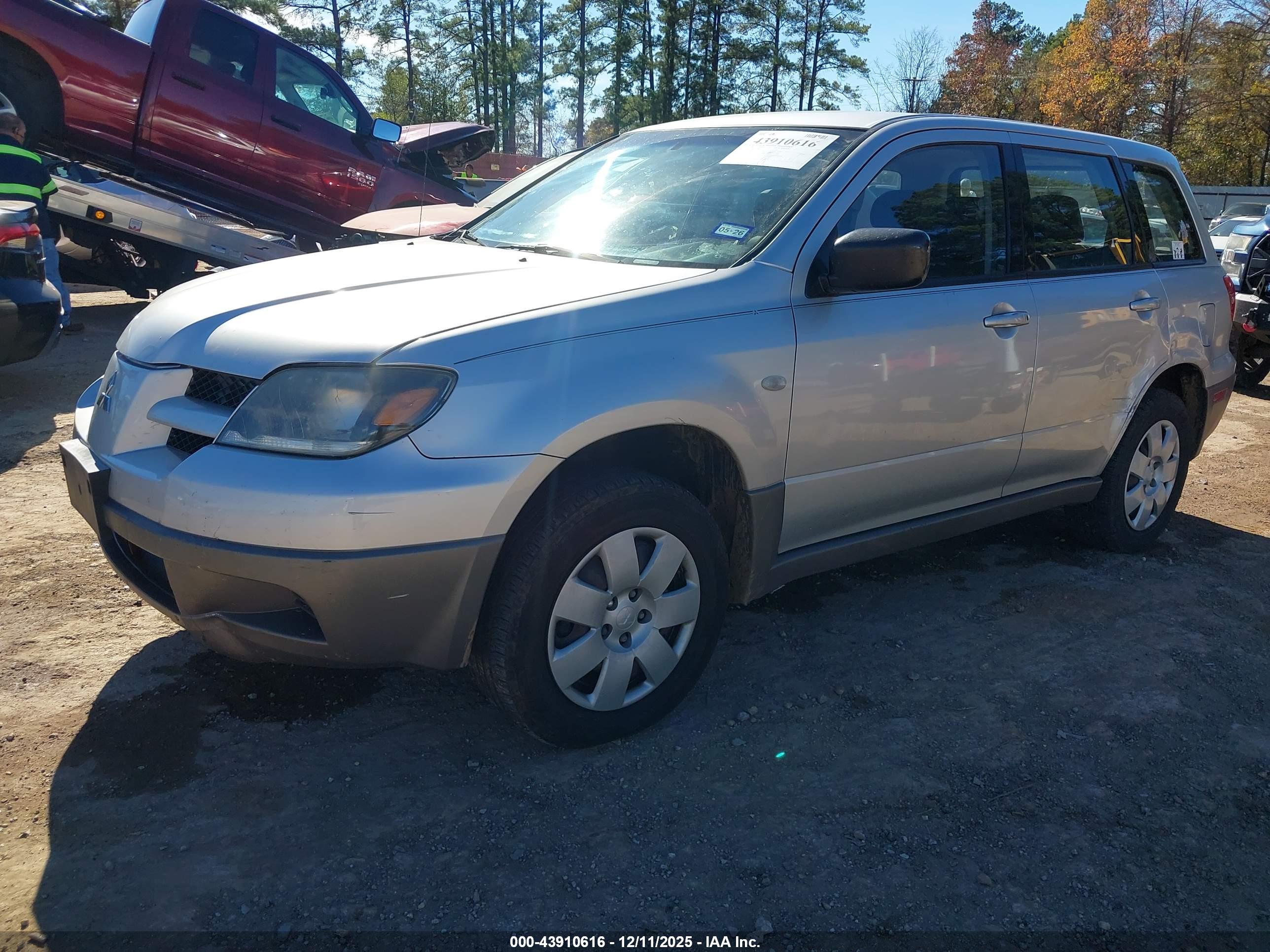 MITSUBISHI OUTLANDER image 2