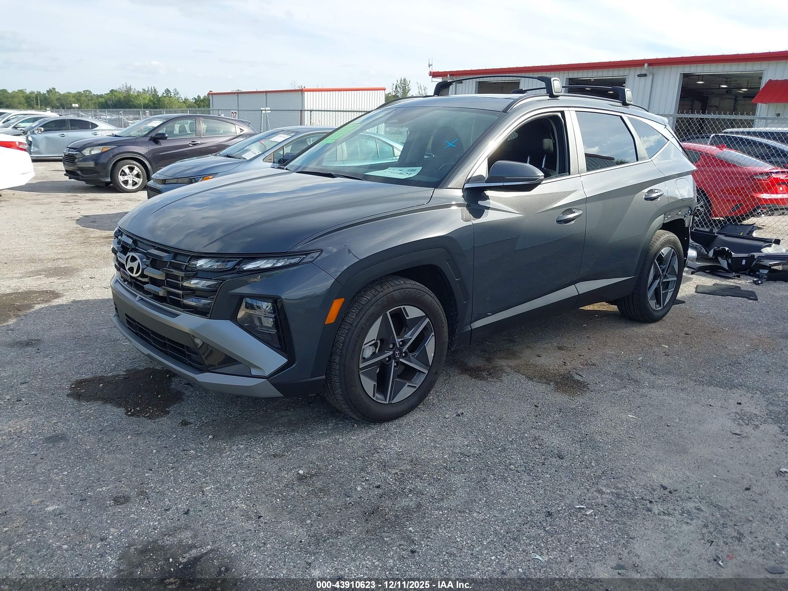 HYUNDAI TUCSON image 2