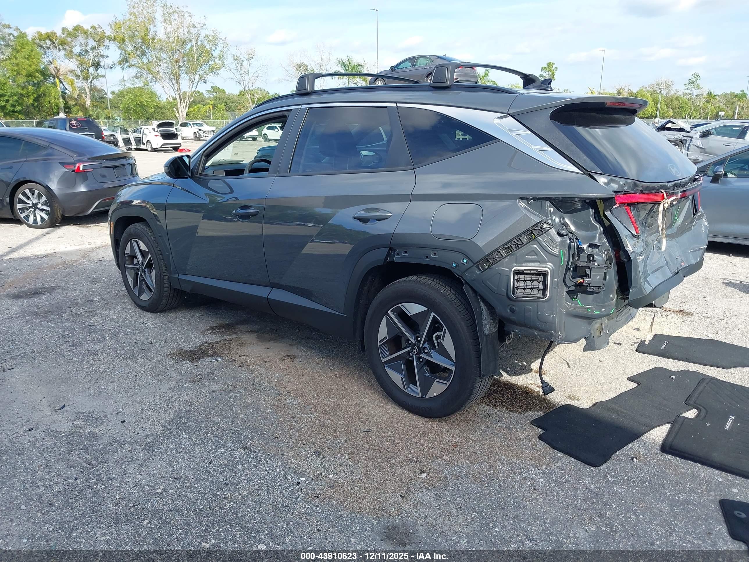 HYUNDAI TUCSON image 3