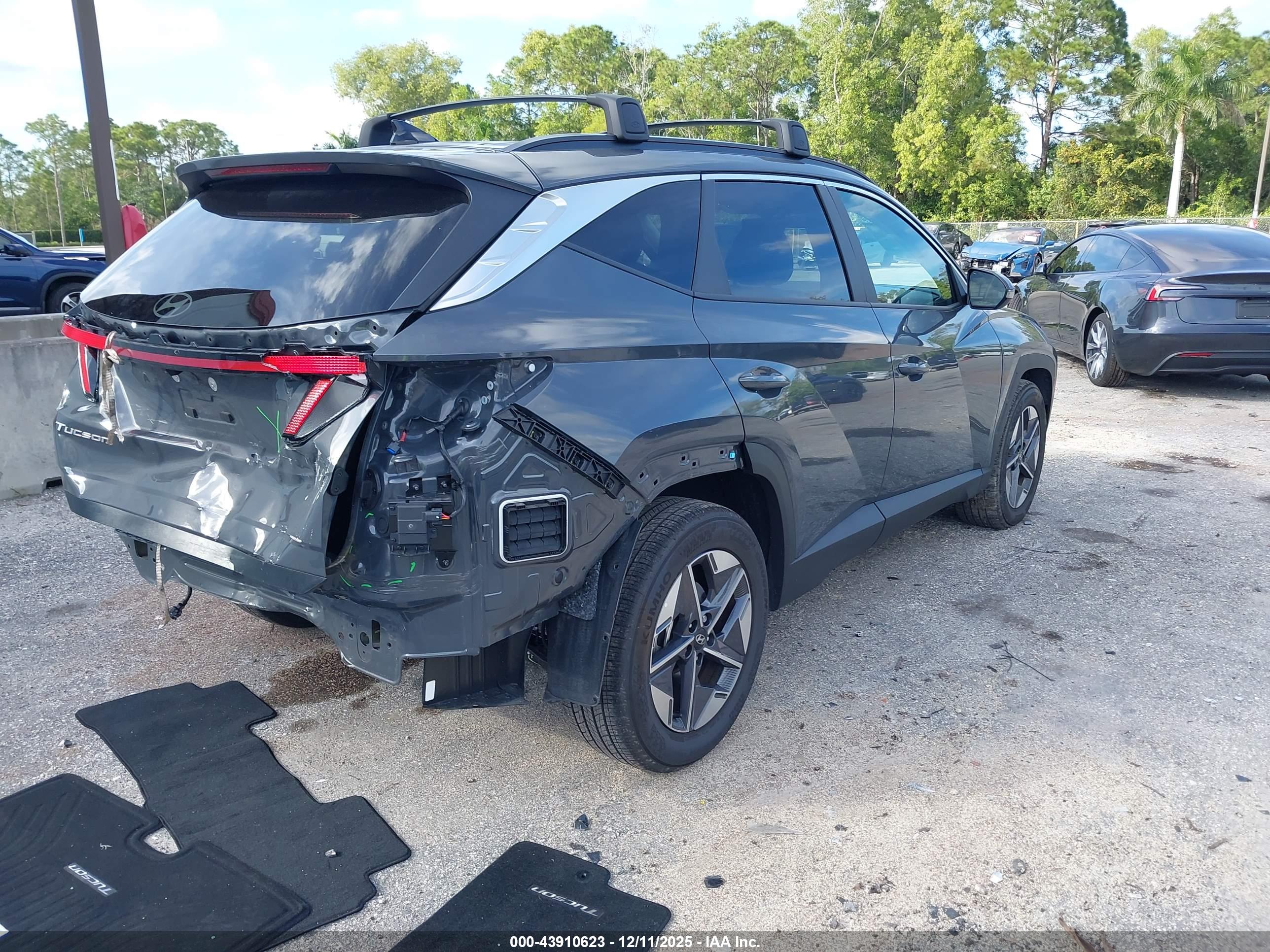 HYUNDAI TUCSON image 4