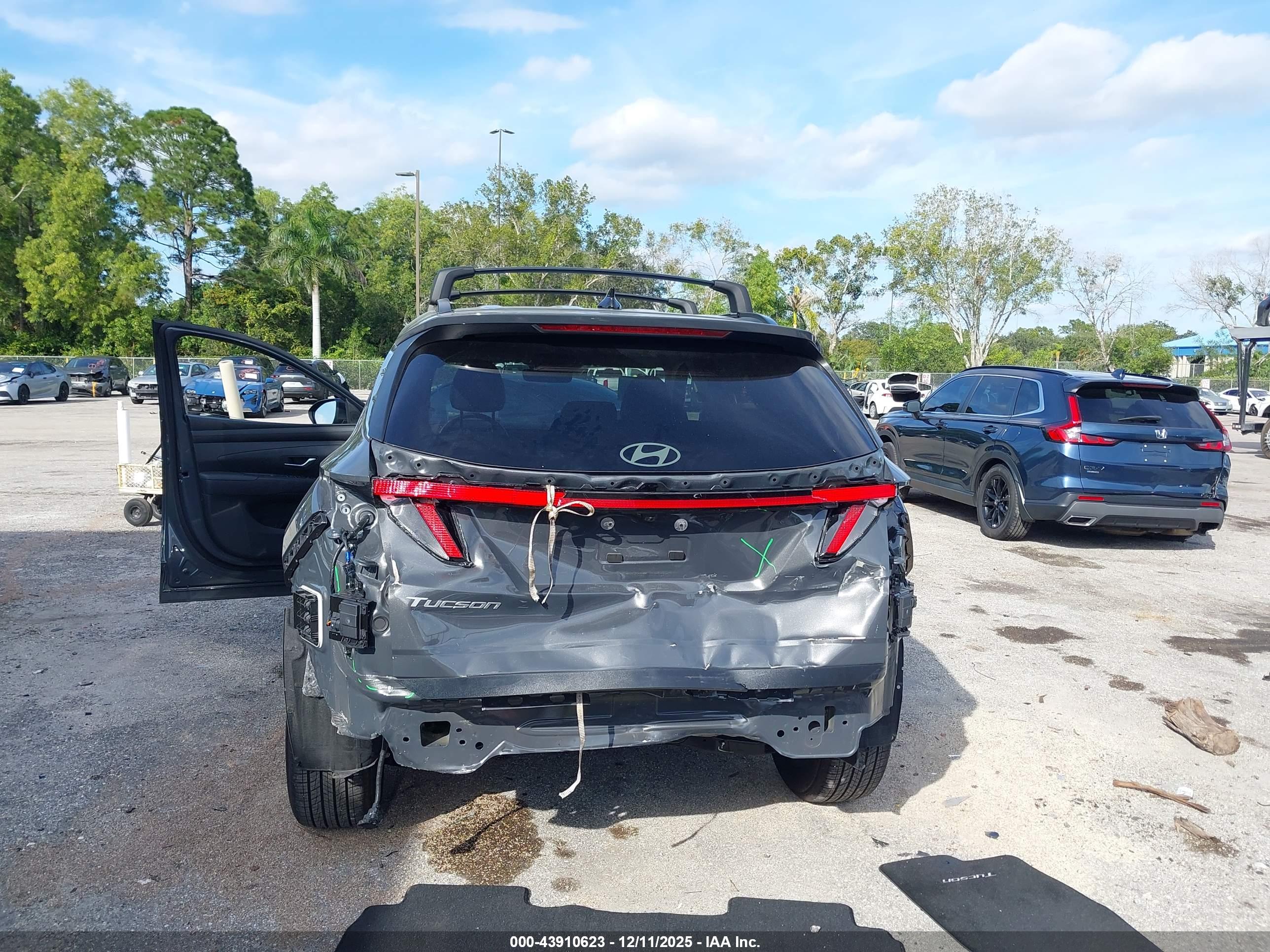 HYUNDAI TUCSON image 6