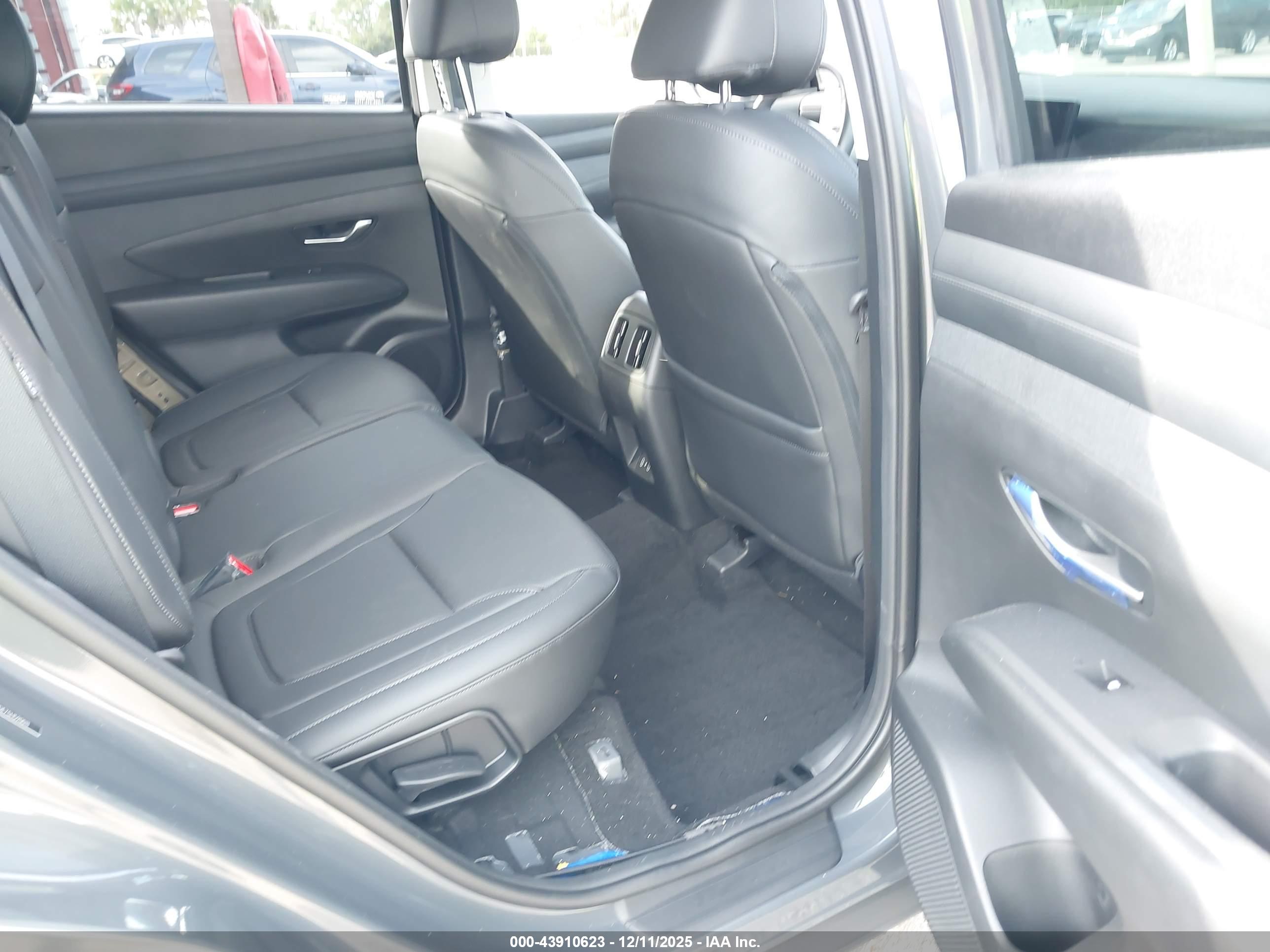 HYUNDAI TUCSON image 8