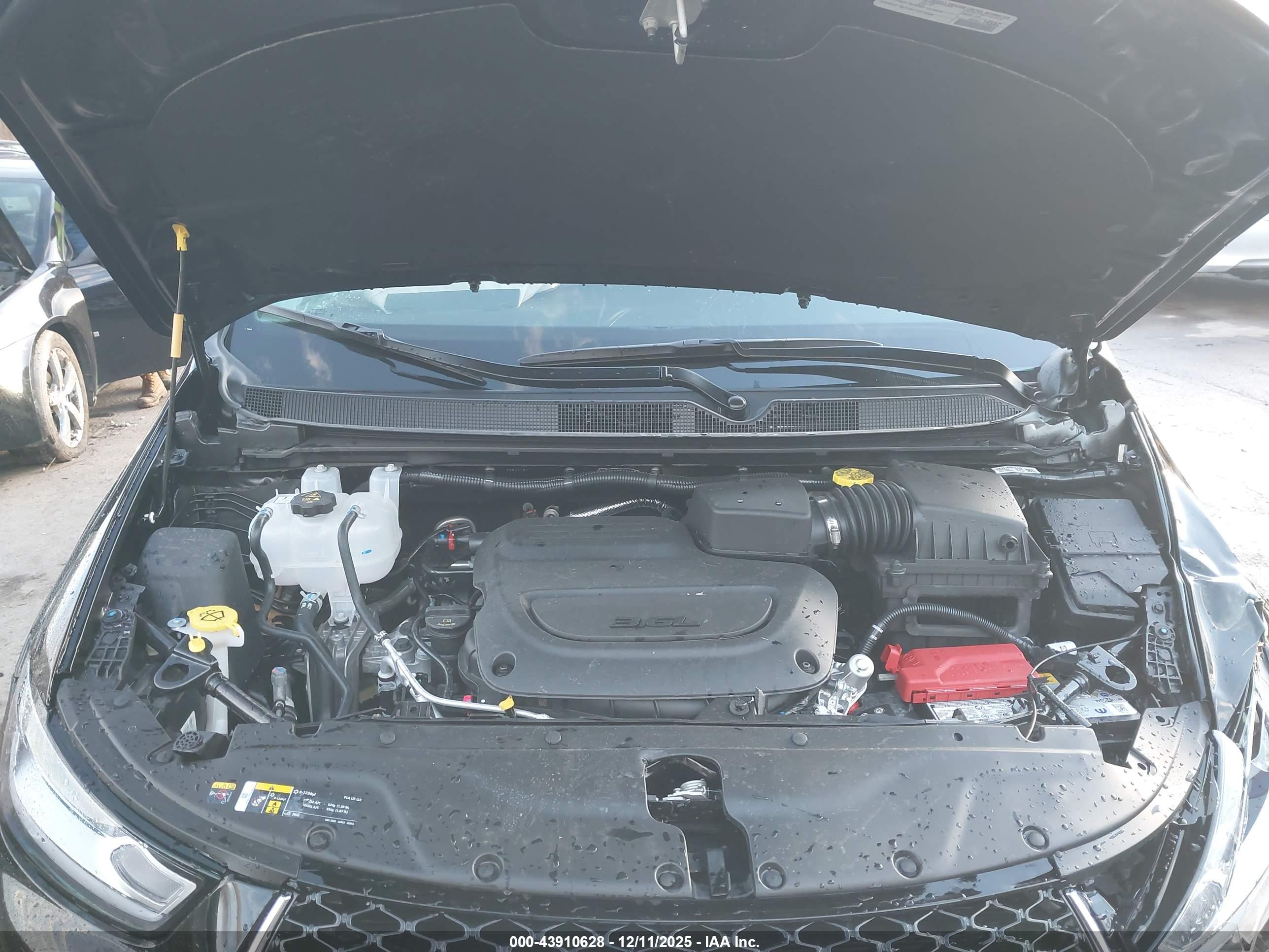 CHRYSLER PACIFICA image 10