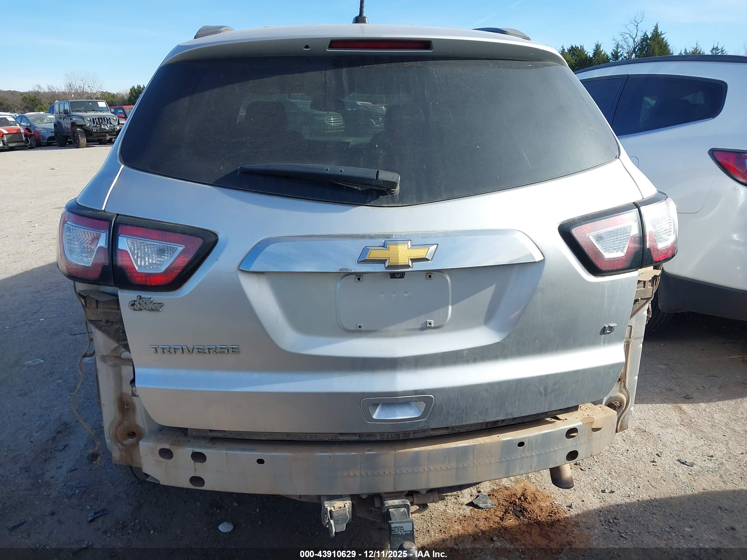 CHEVROLET TRAVERSE image 6