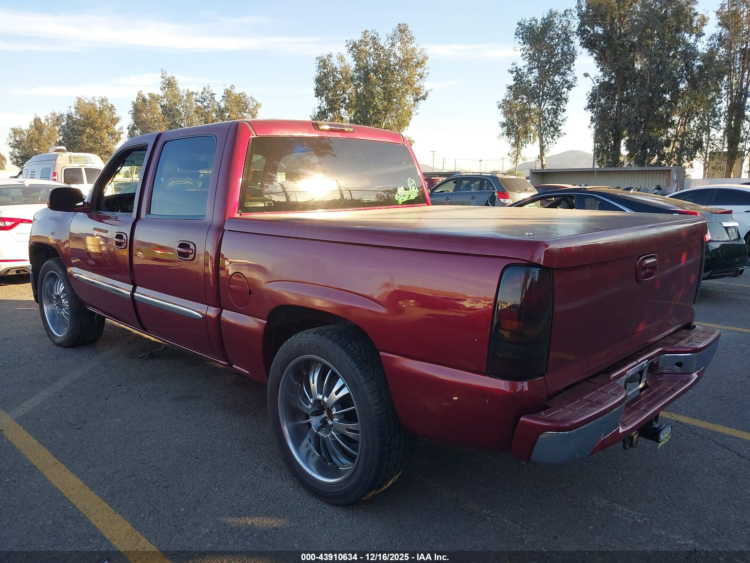 GMC SIERRA image 3