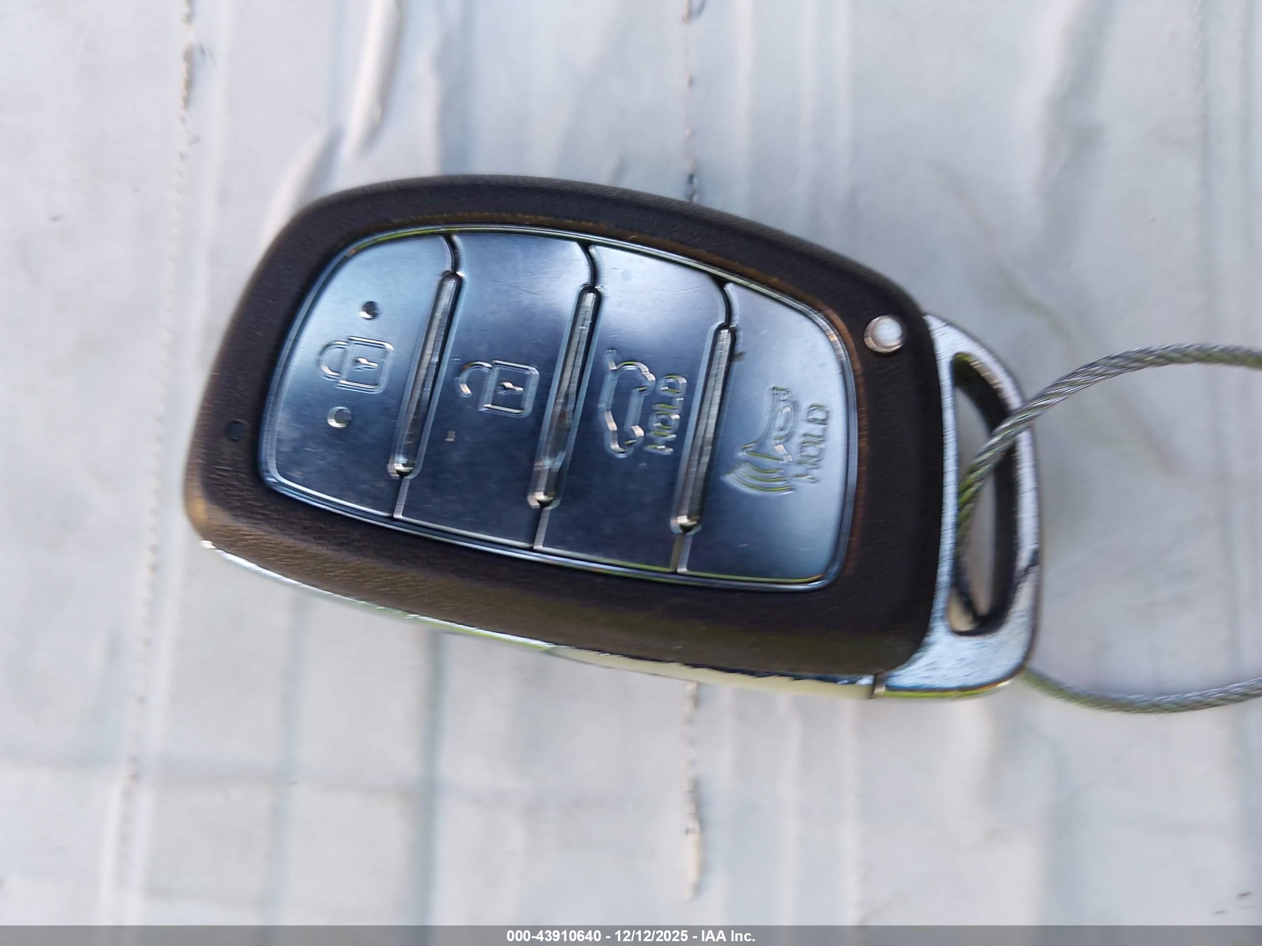 HYUNDAI TUCSON image 11
