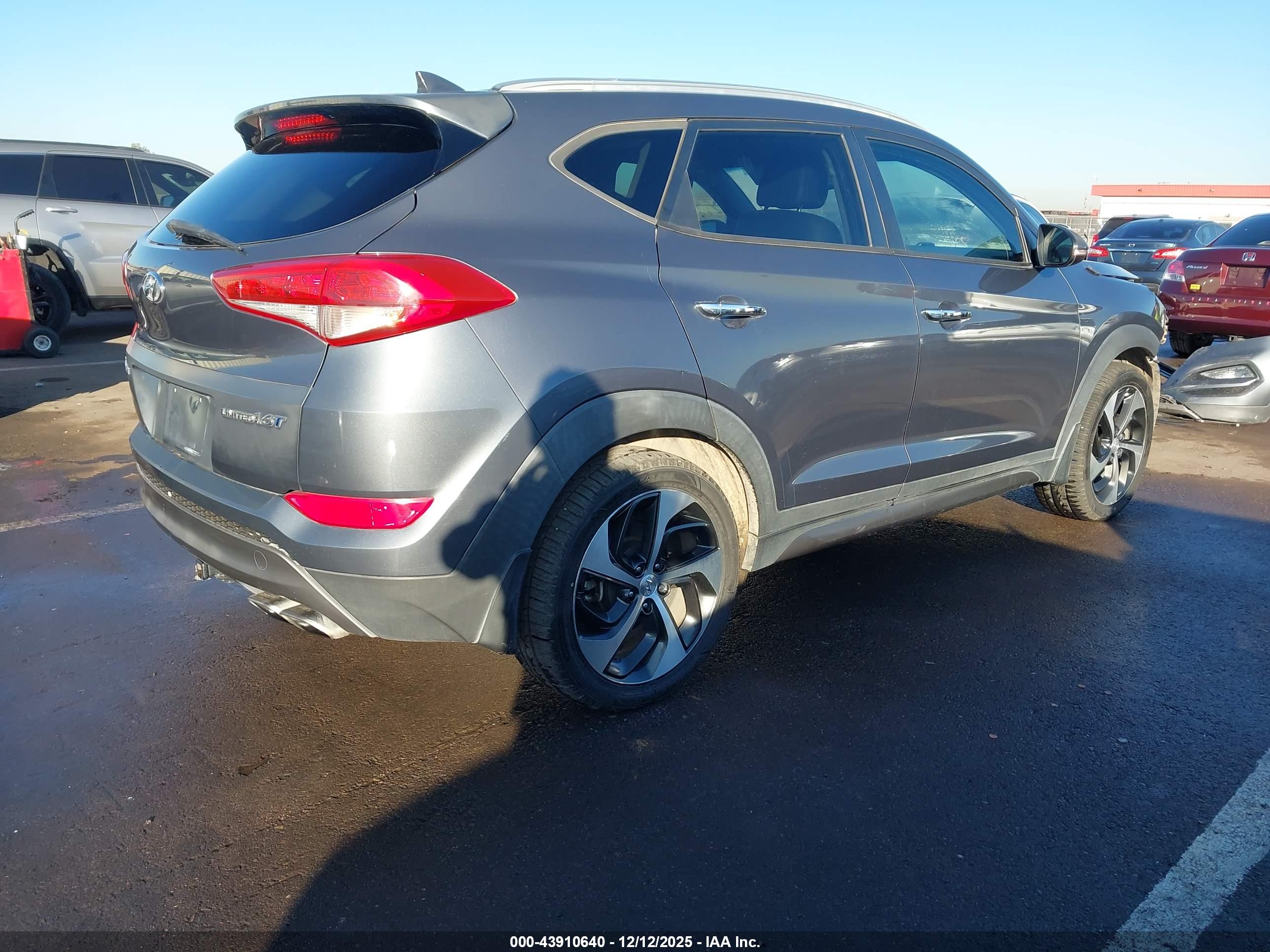 HYUNDAI TUCSON image 4