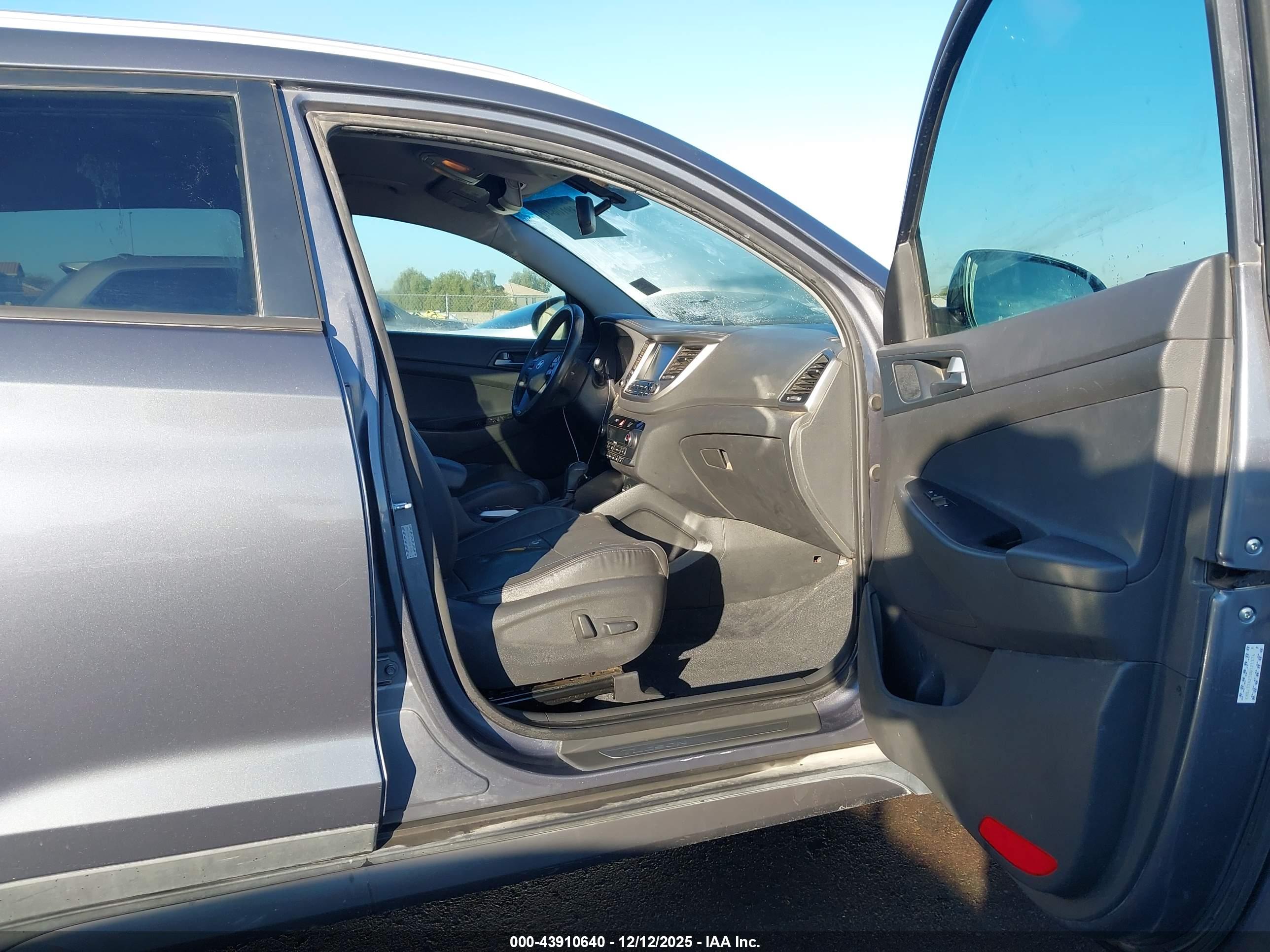 HYUNDAI TUCSON image 5