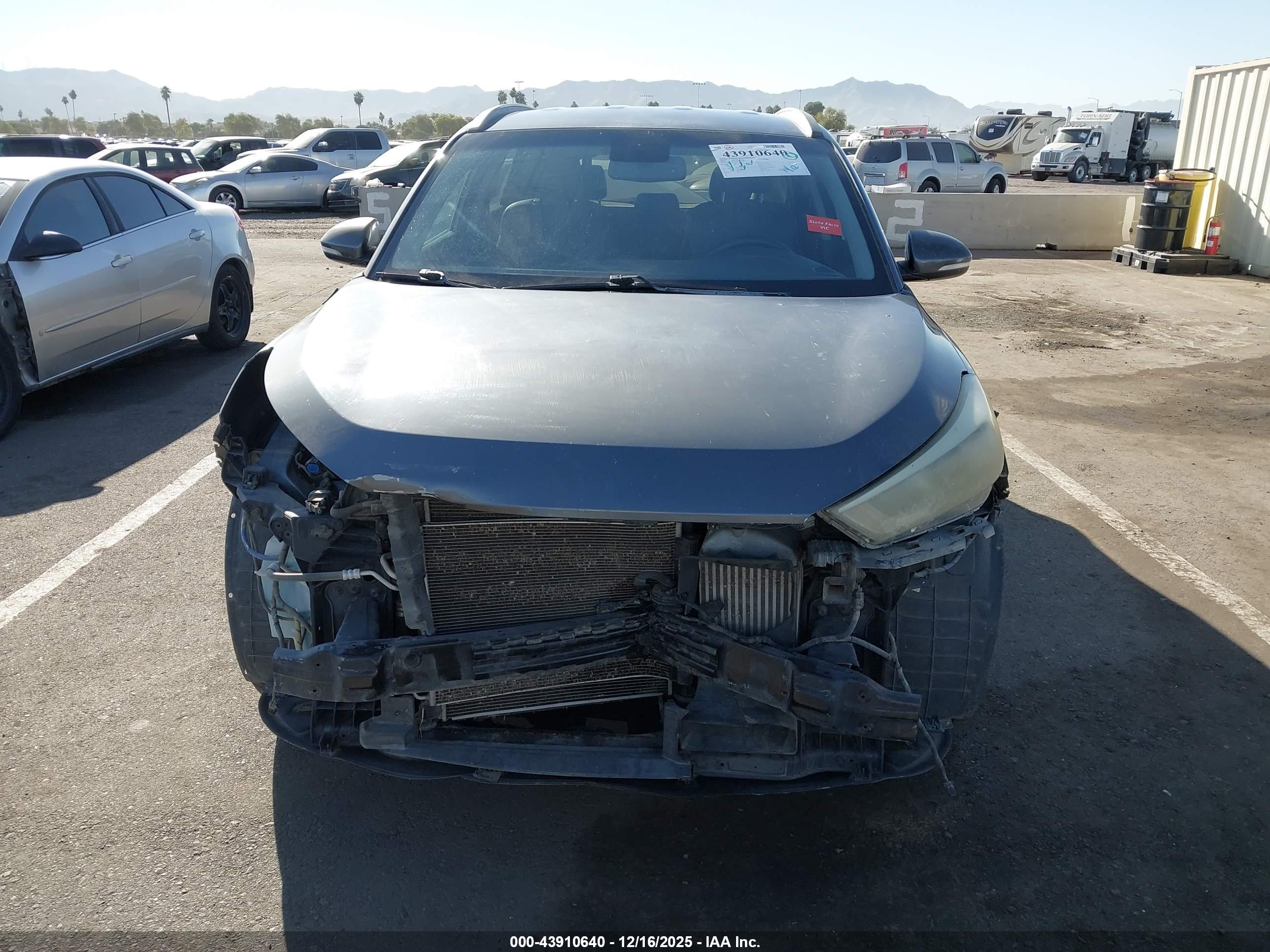 HYUNDAI TUCSON image 6