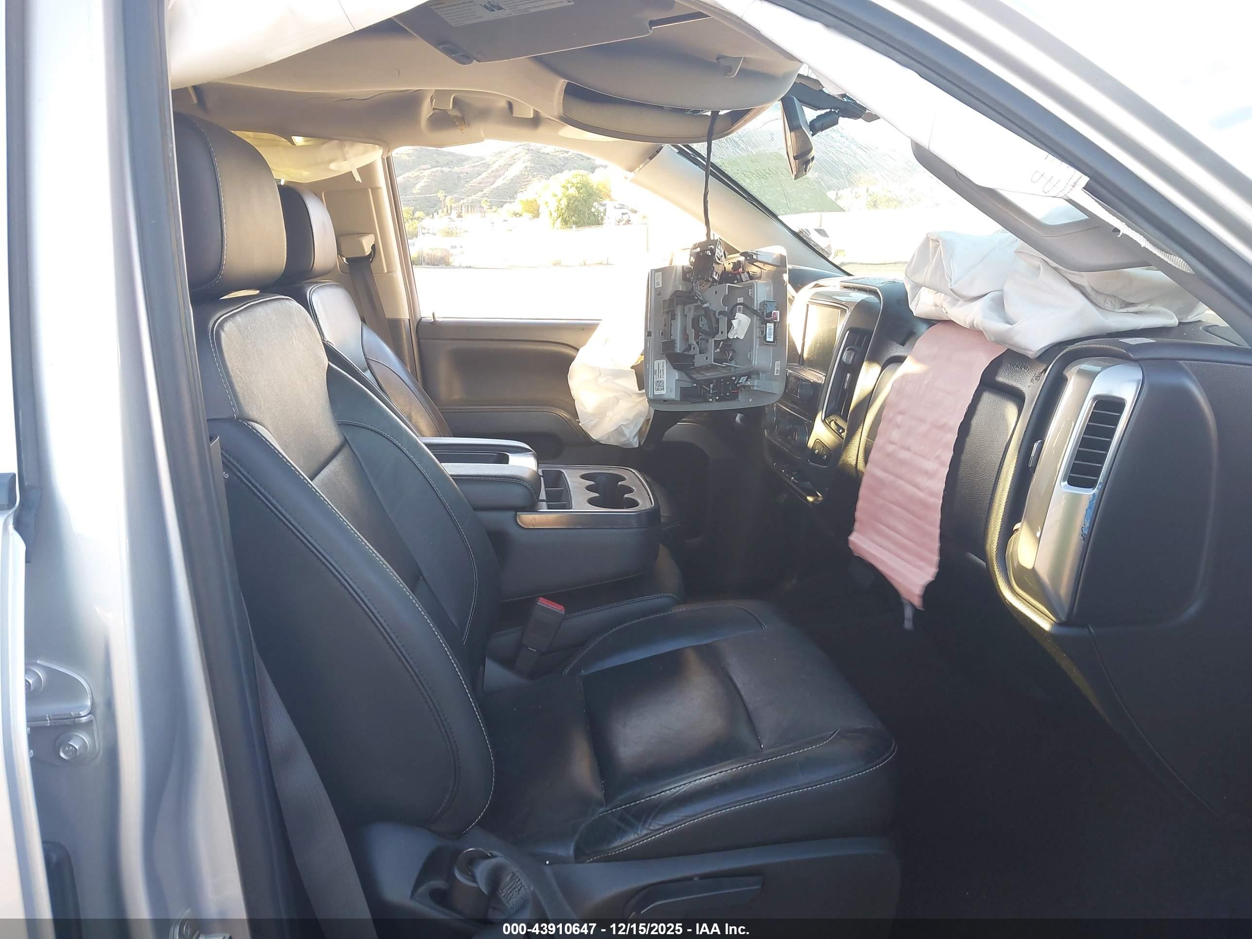 CHEVROLET SILVERADO image 5