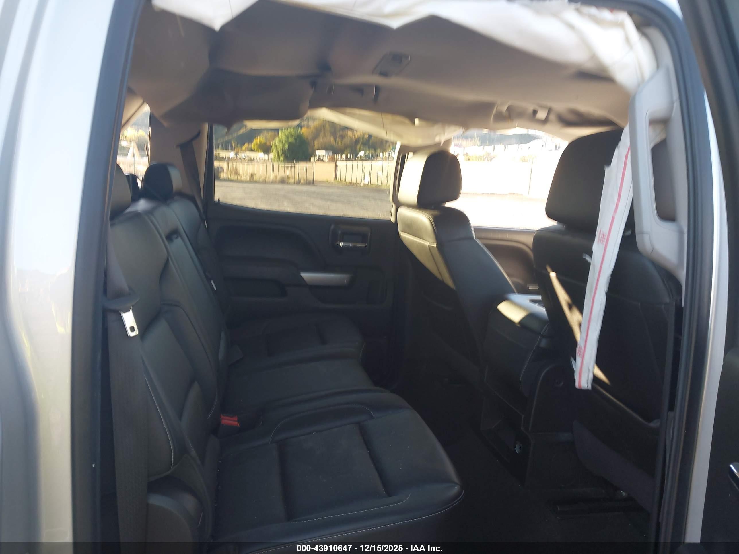 CHEVROLET SILVERADO image 8