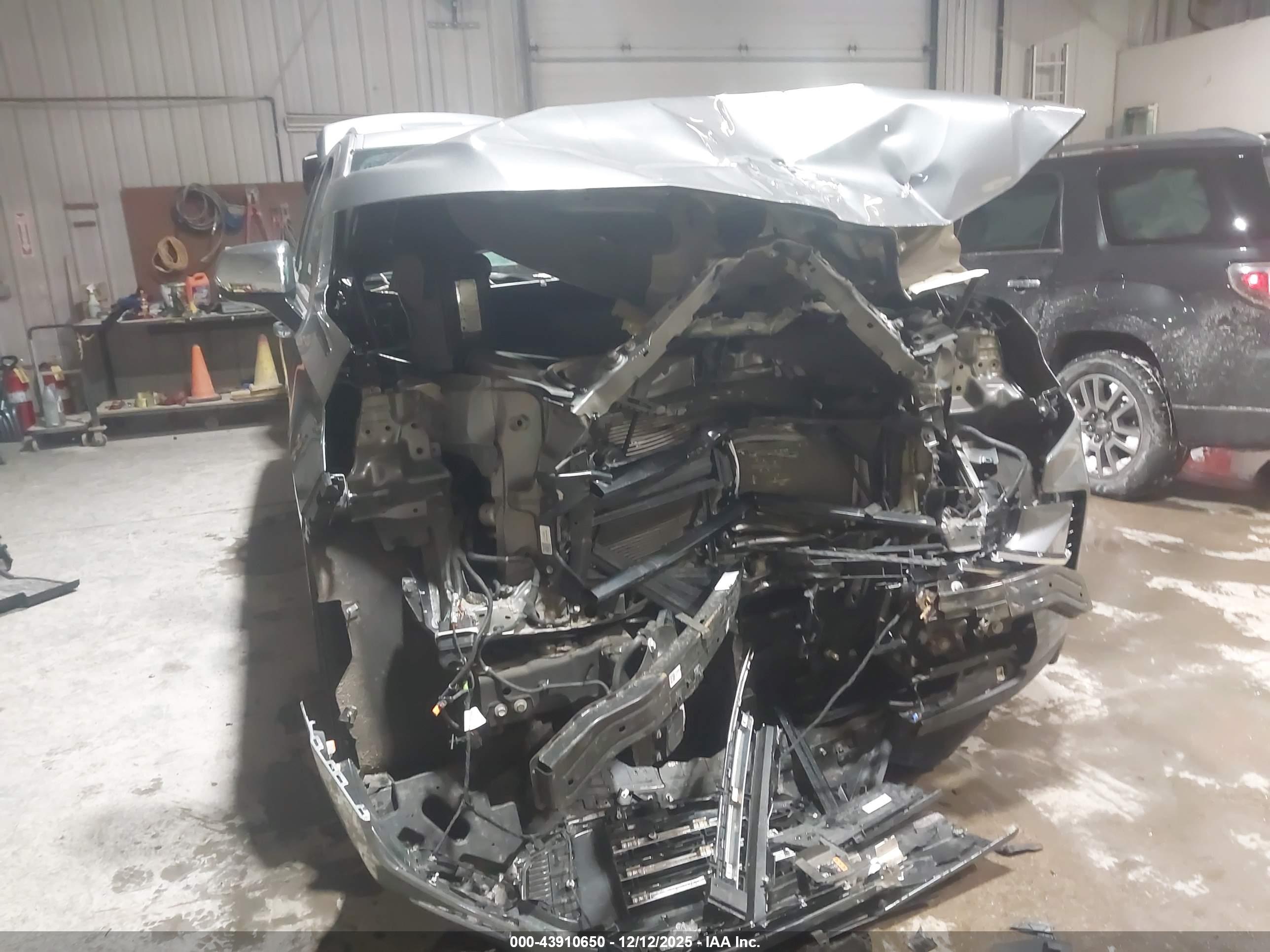 CHEVROLET TAHOE image 6