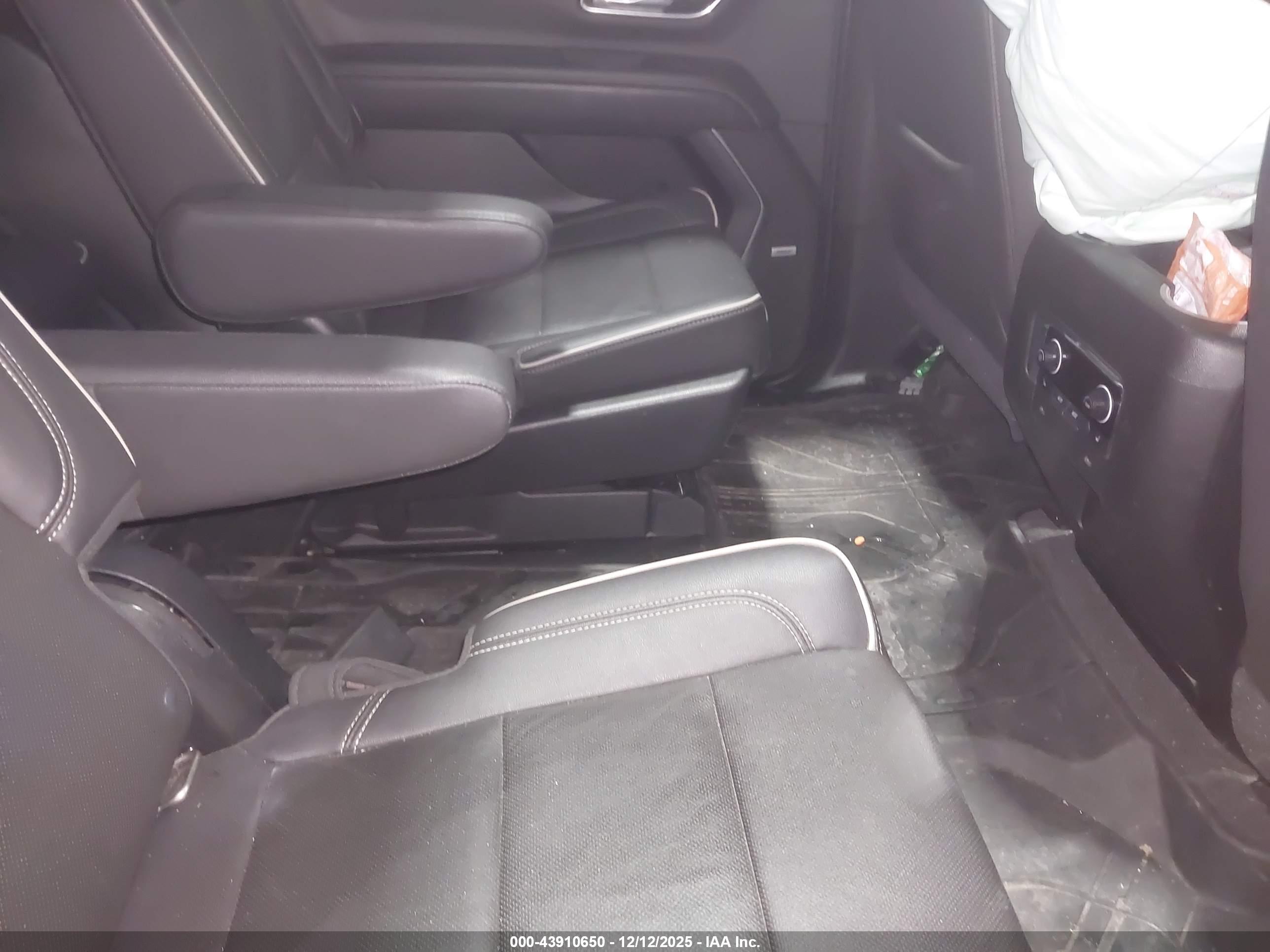 CHEVROLET TAHOE image 8