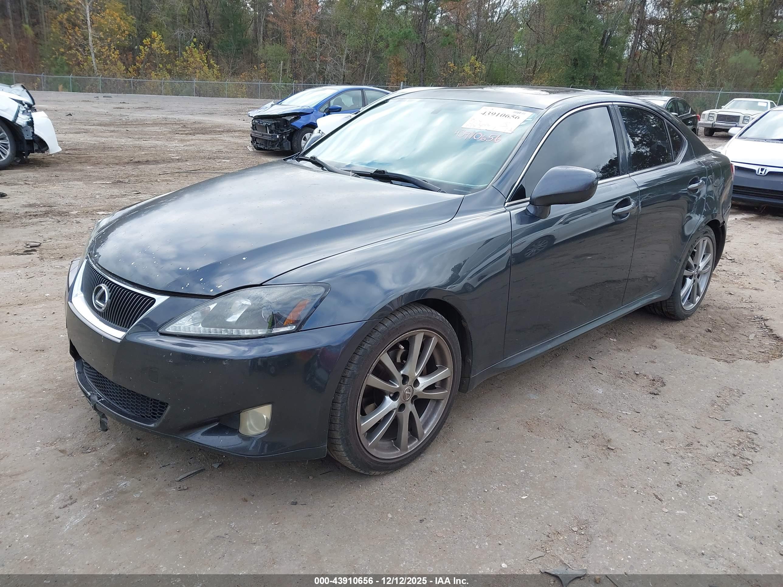 LEXUS IS image 2