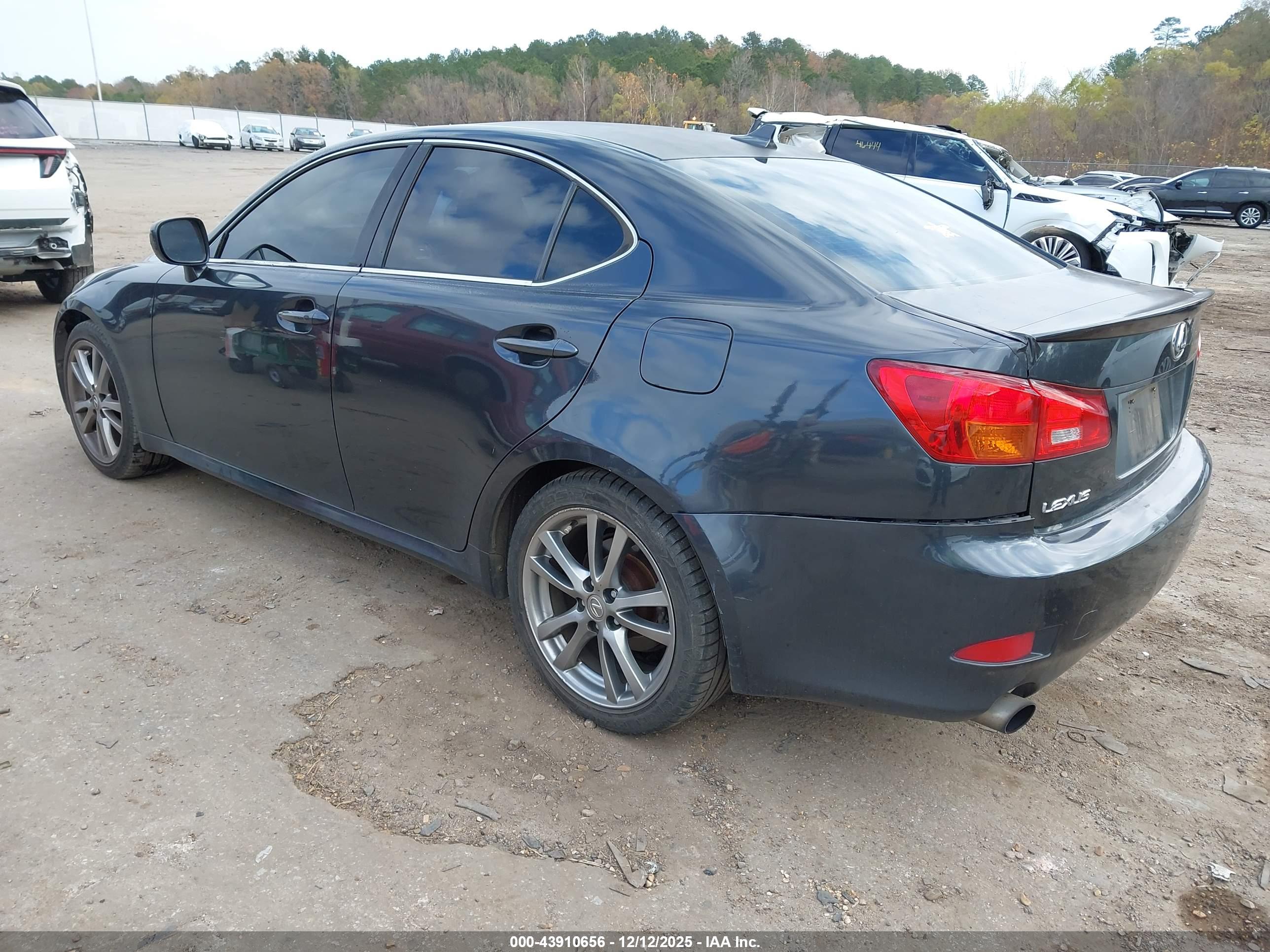 LEXUS IS image 3