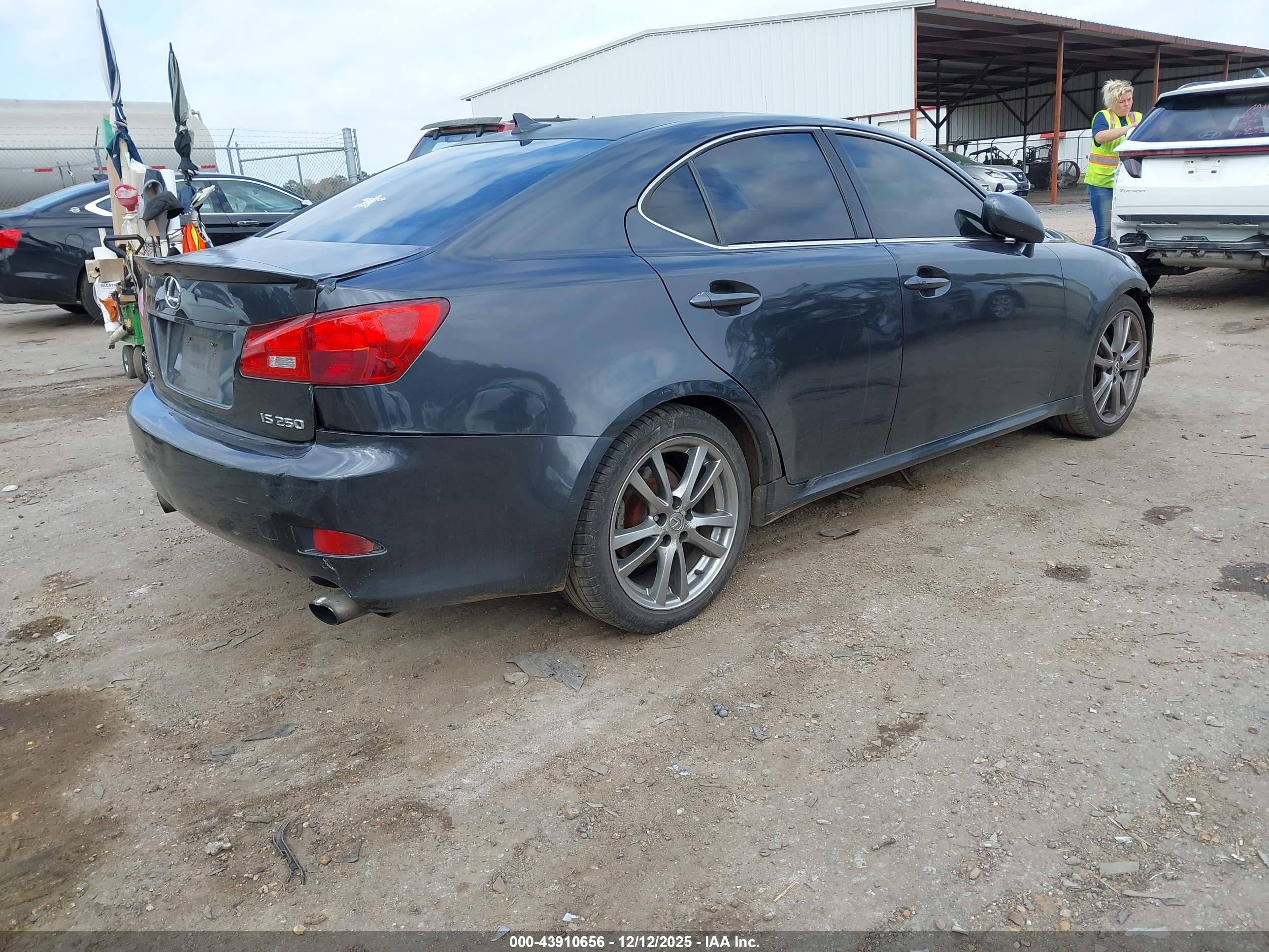LEXUS IS image 4