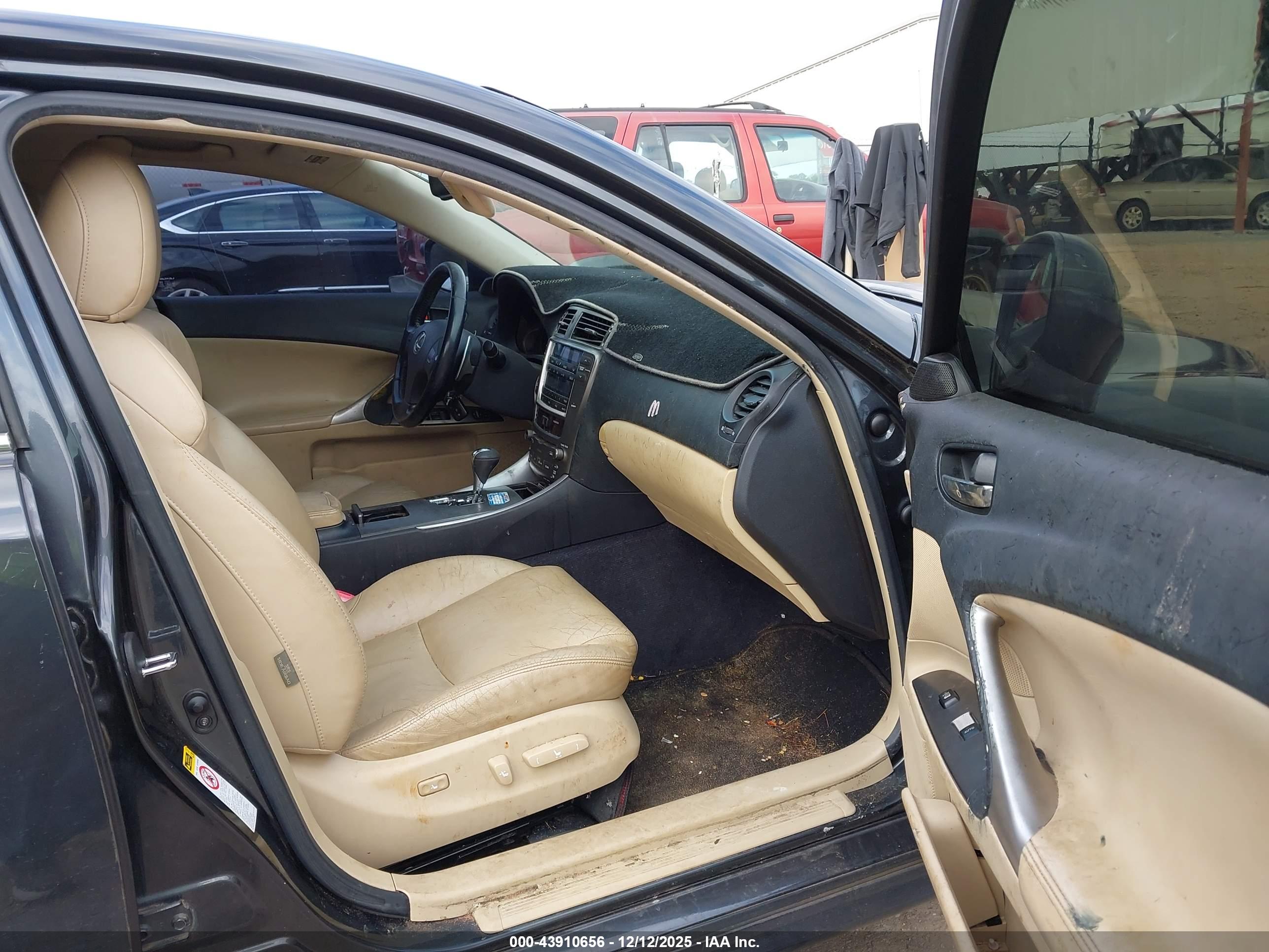 LEXUS IS image 5