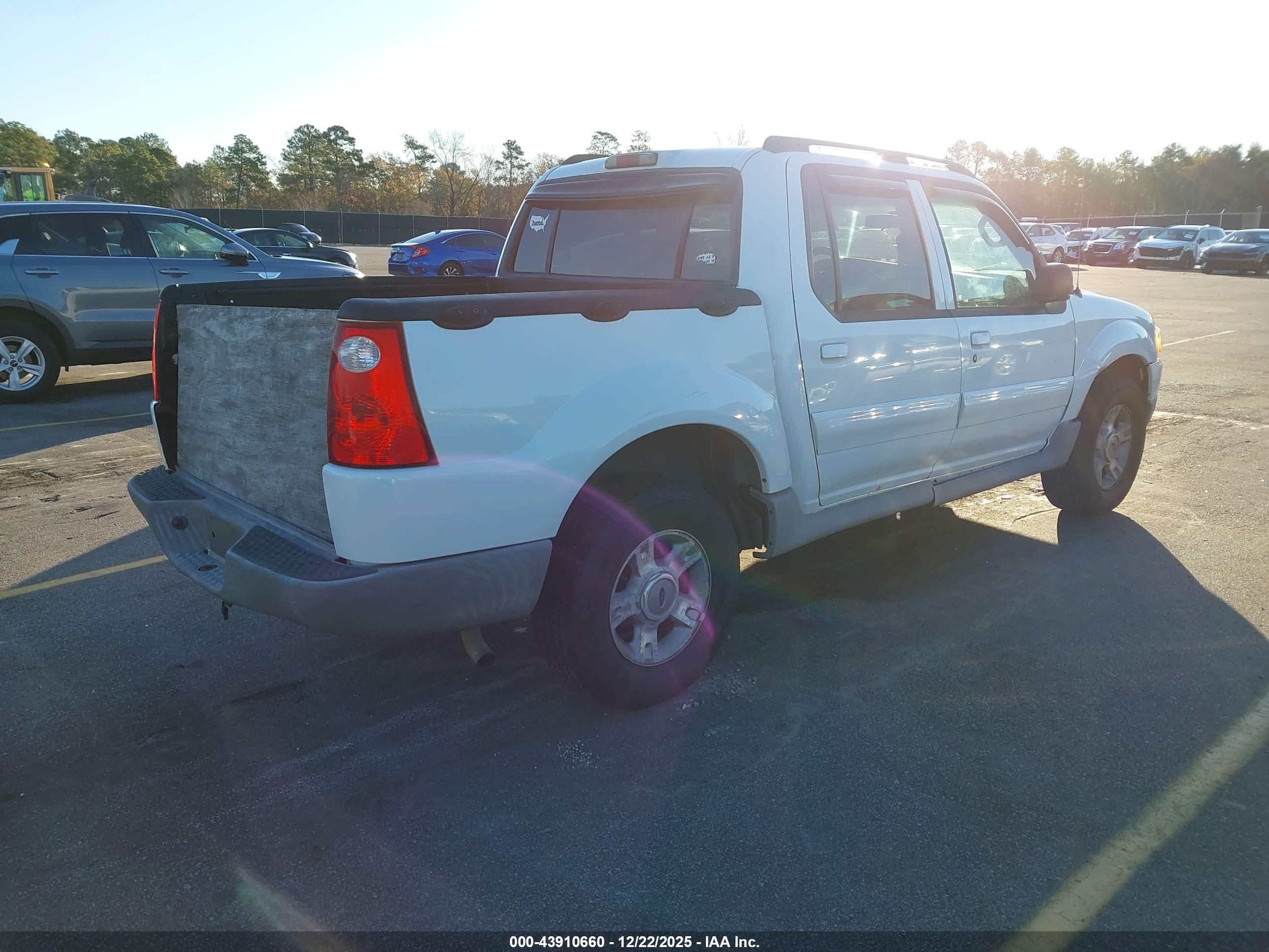 FORD EXPLORER image 4