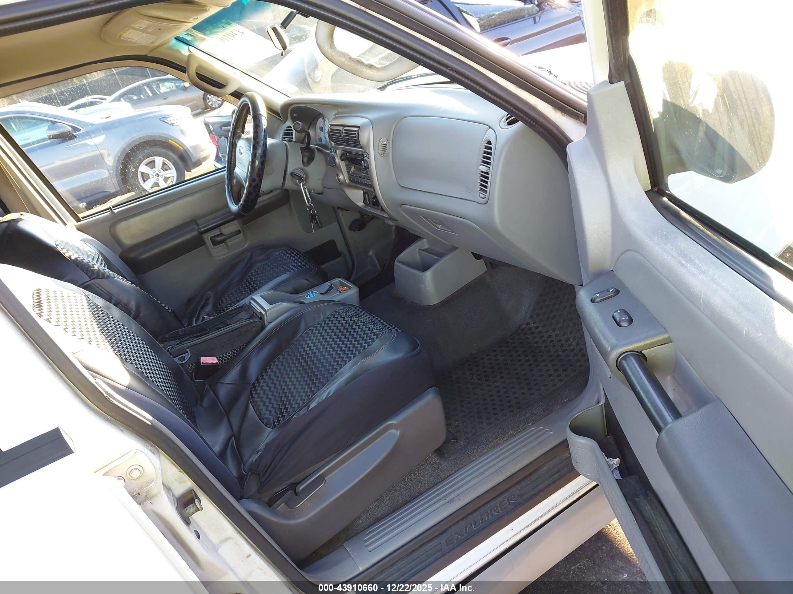 FORD EXPLORER image 5