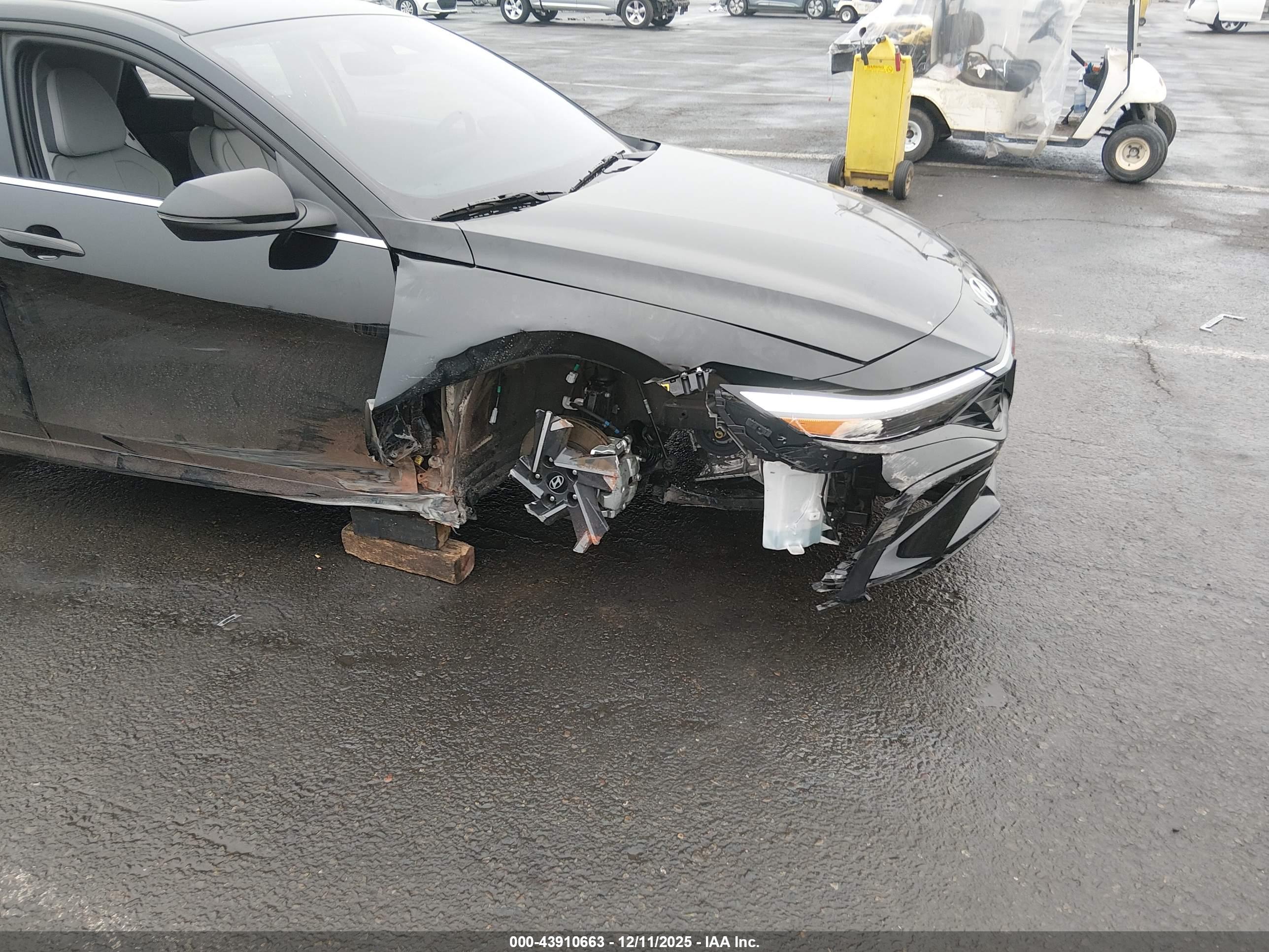 HYUNDAI ELANTRA image 6