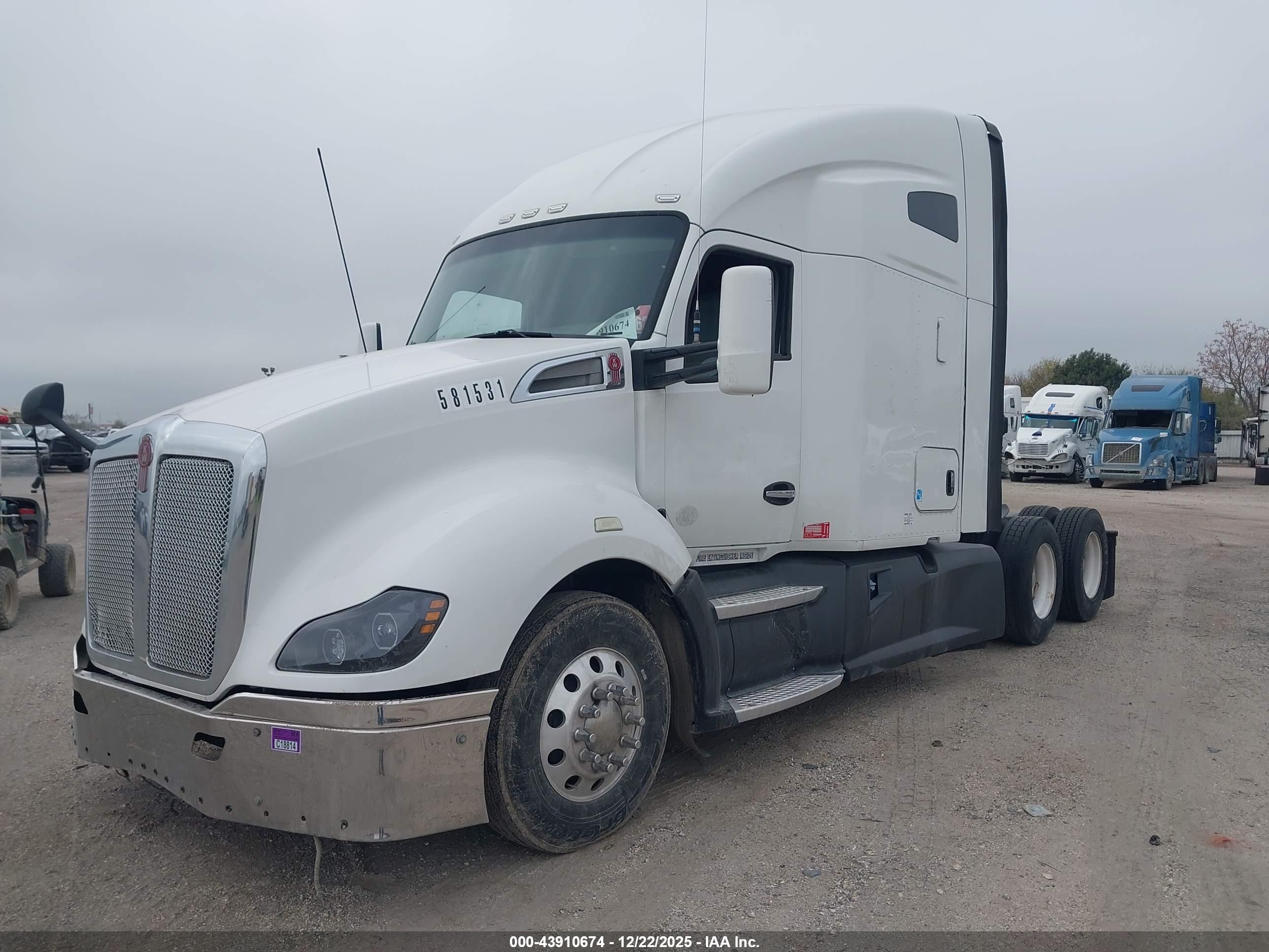 KENWORTH T680 image 2