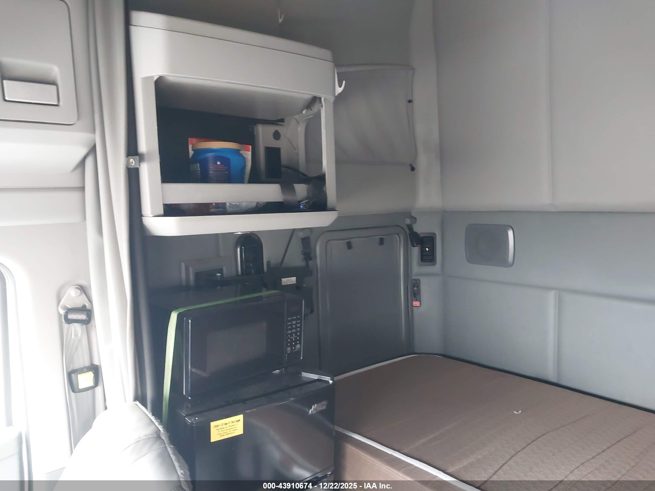 KENWORTH T680 image 7
