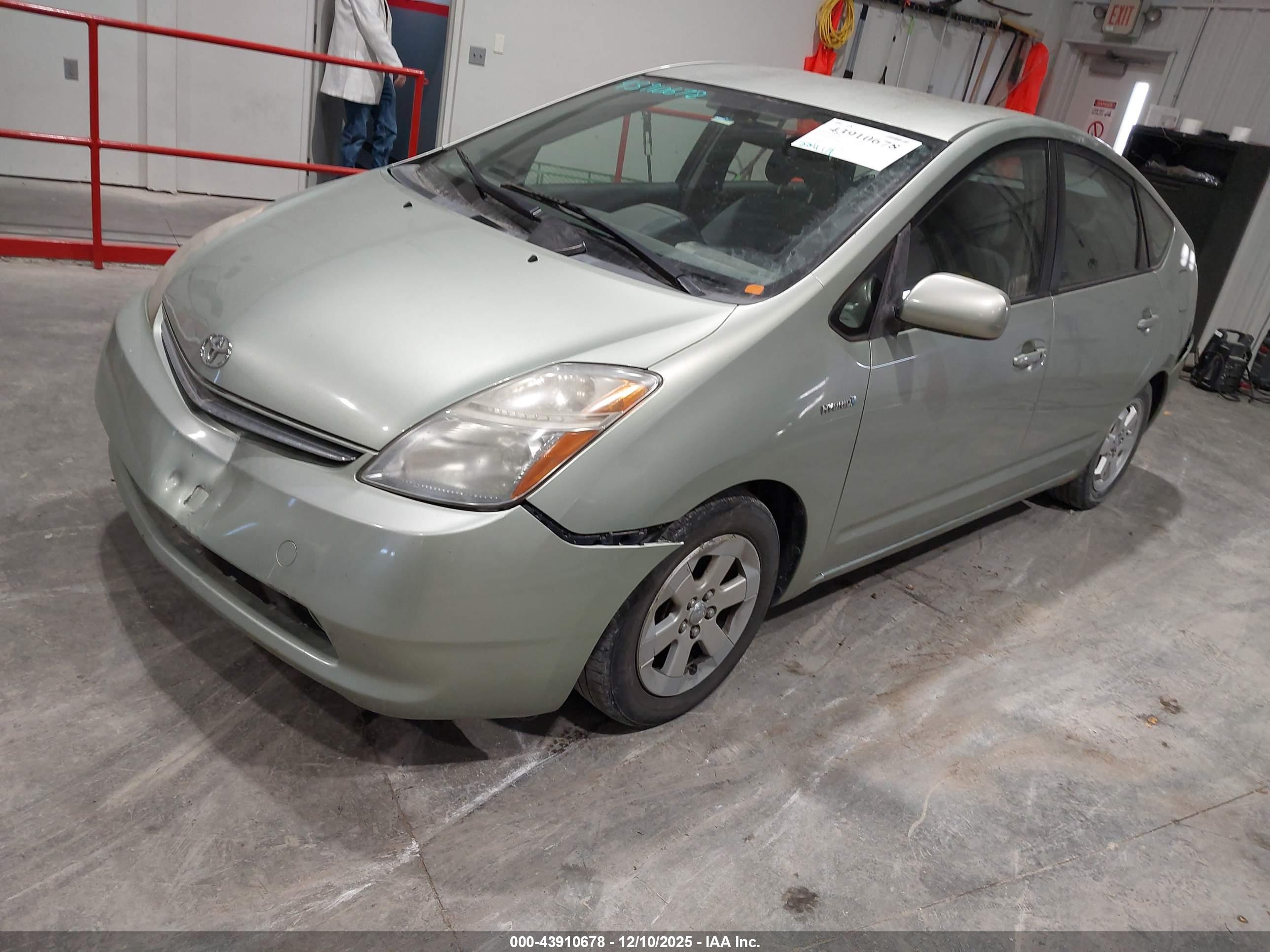 TOYOTA PRIUS image 2