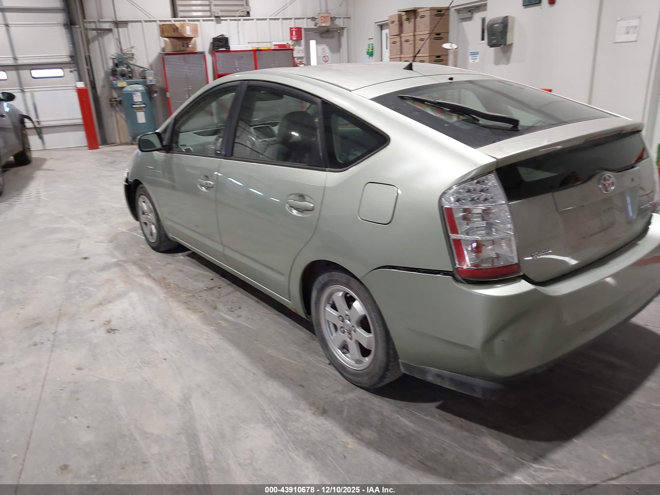 TOYOTA PRIUS image 3