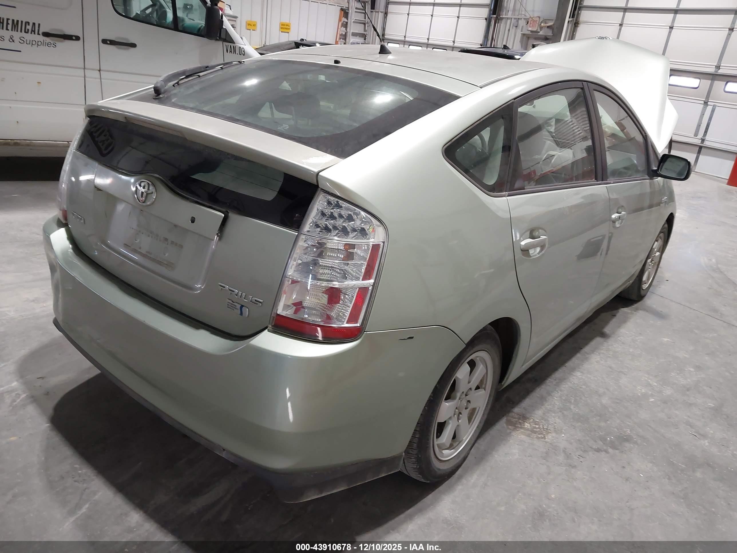 TOYOTA PRIUS image 4
