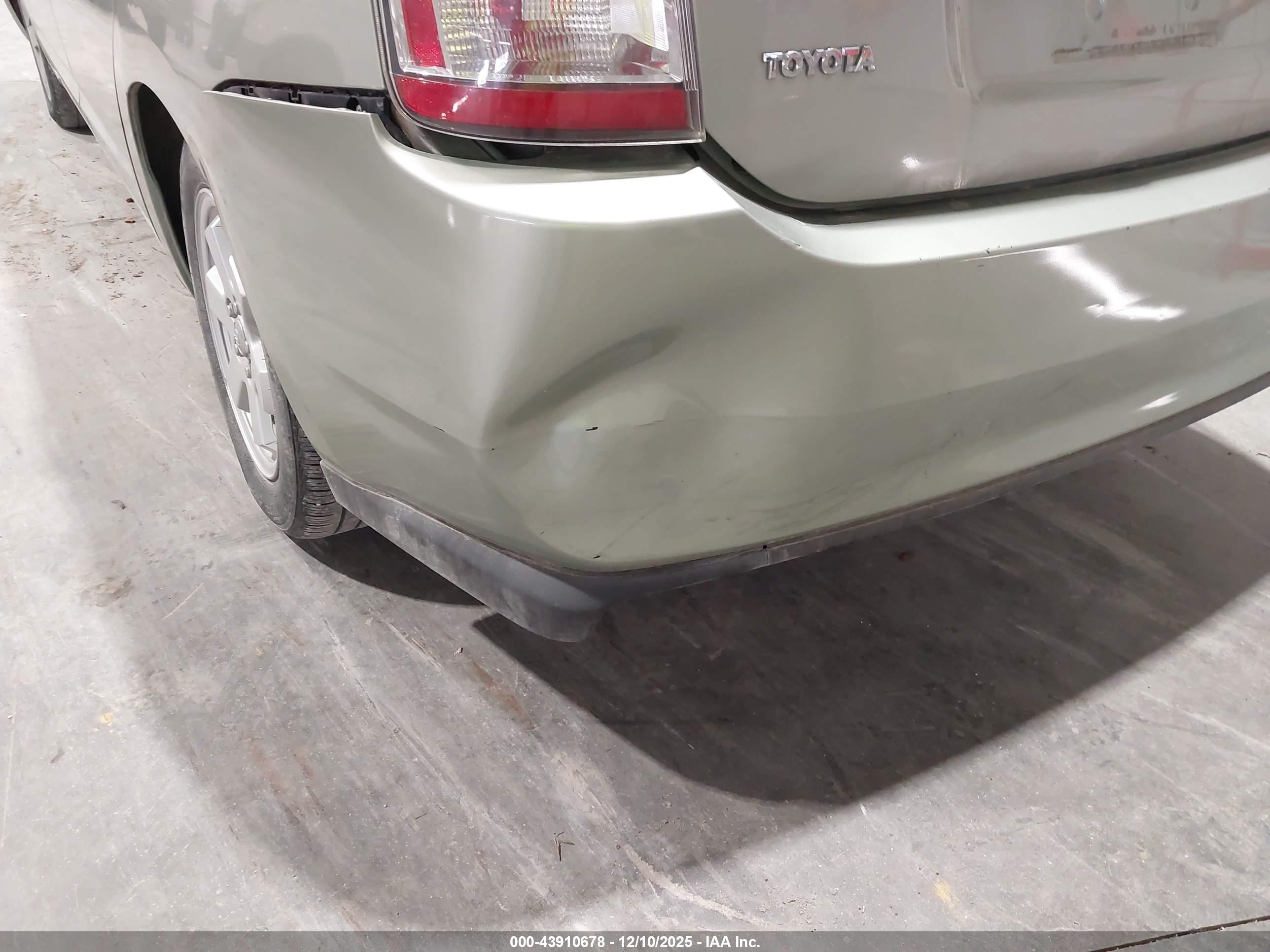 TOYOTA PRIUS image 6