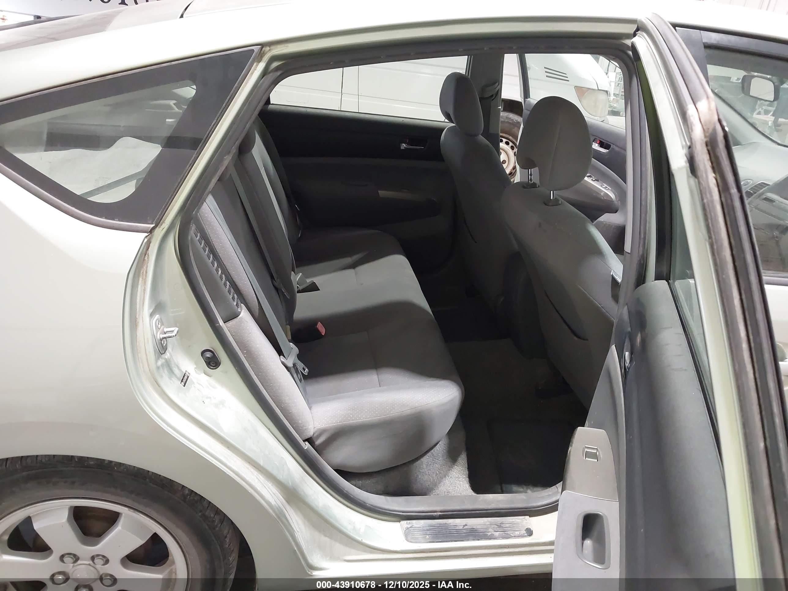 TOYOTA PRIUS image 8