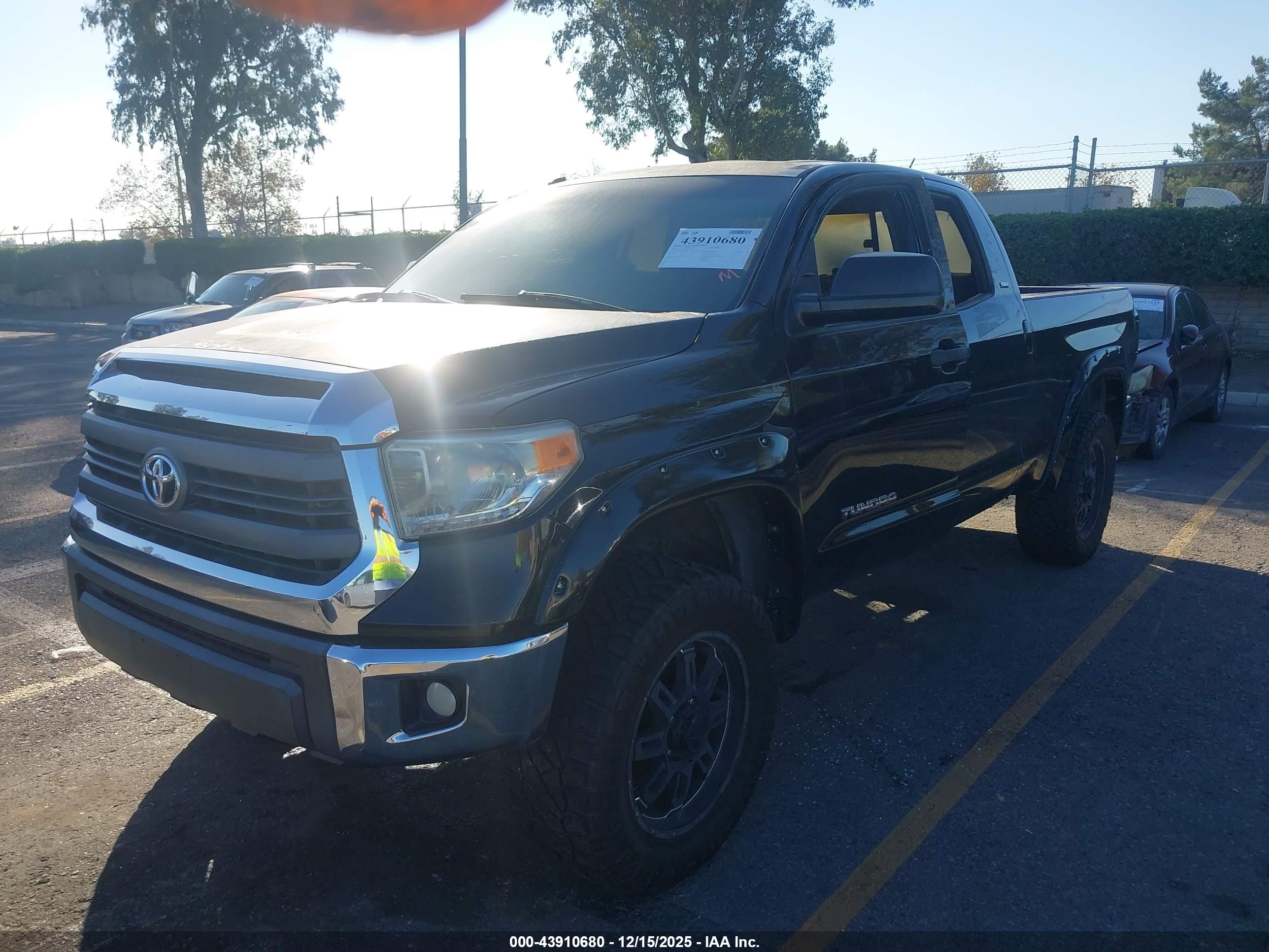 TOYOTA TUNDRA image 2