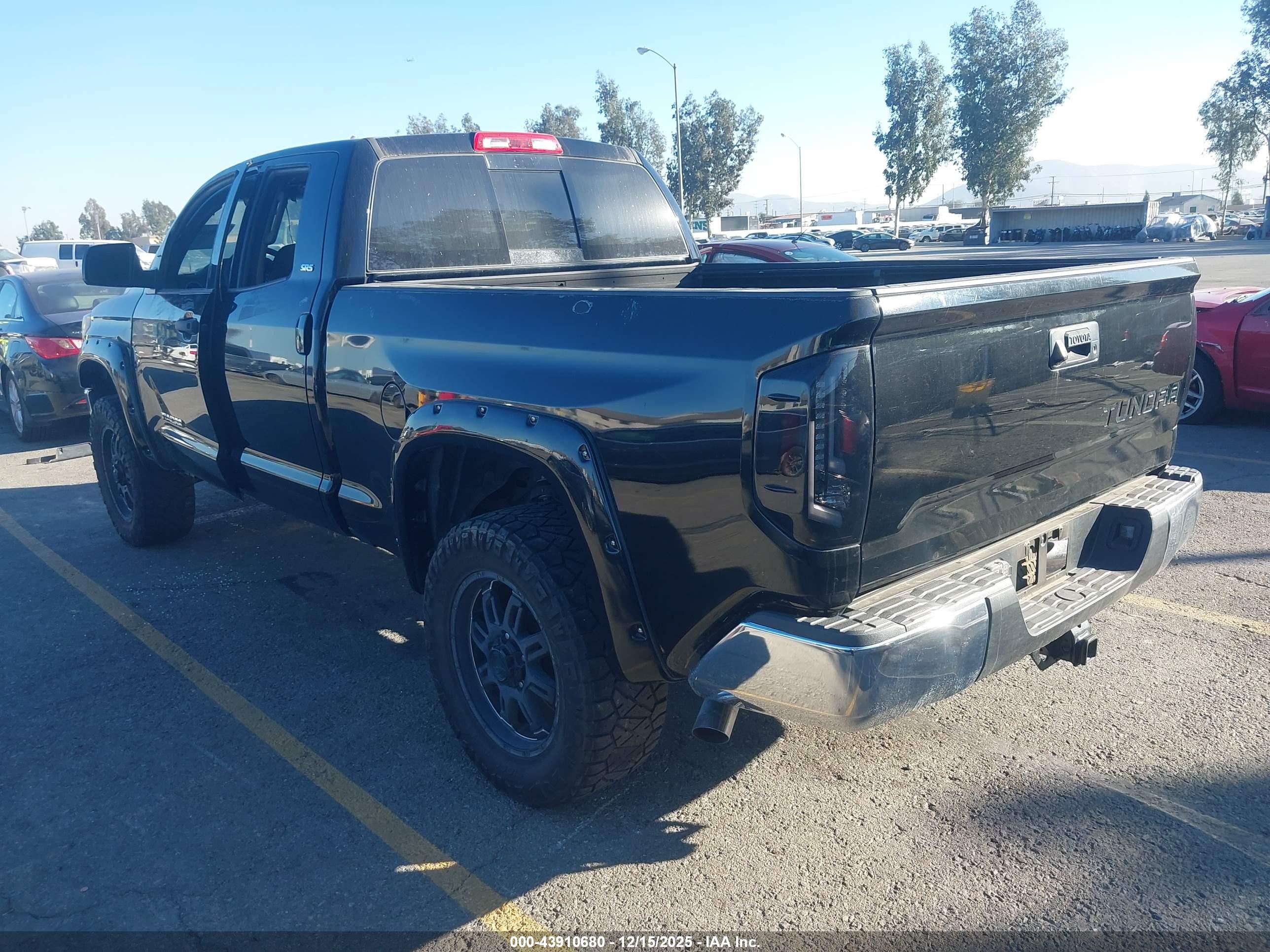 TOYOTA TUNDRA image 3