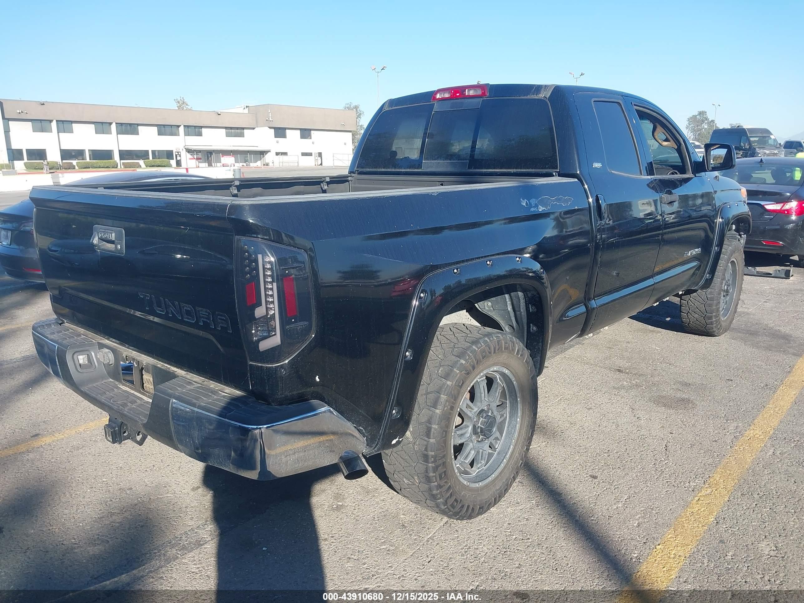 TOYOTA TUNDRA image 4