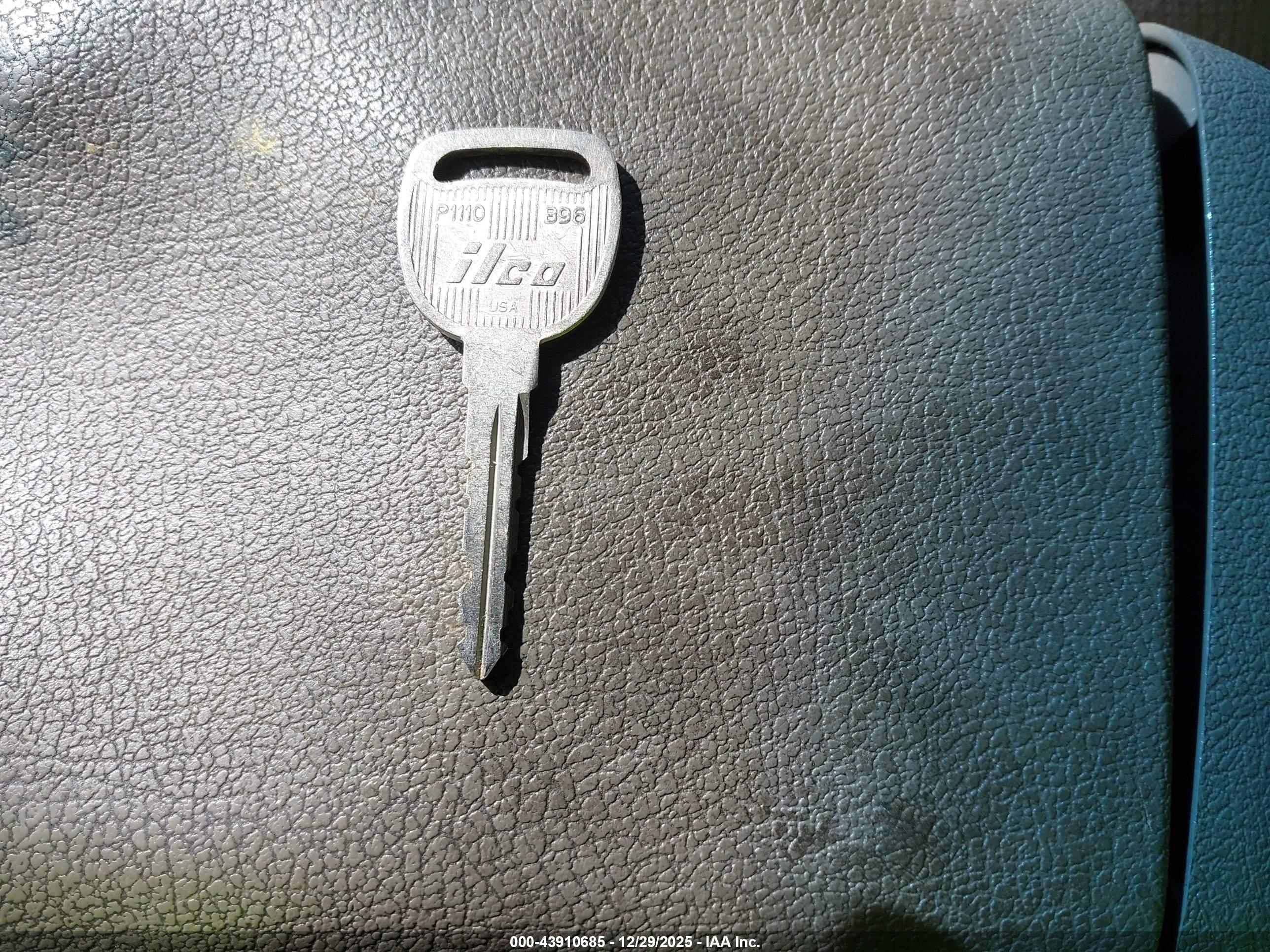 CHEVROLET TAHOE image 11