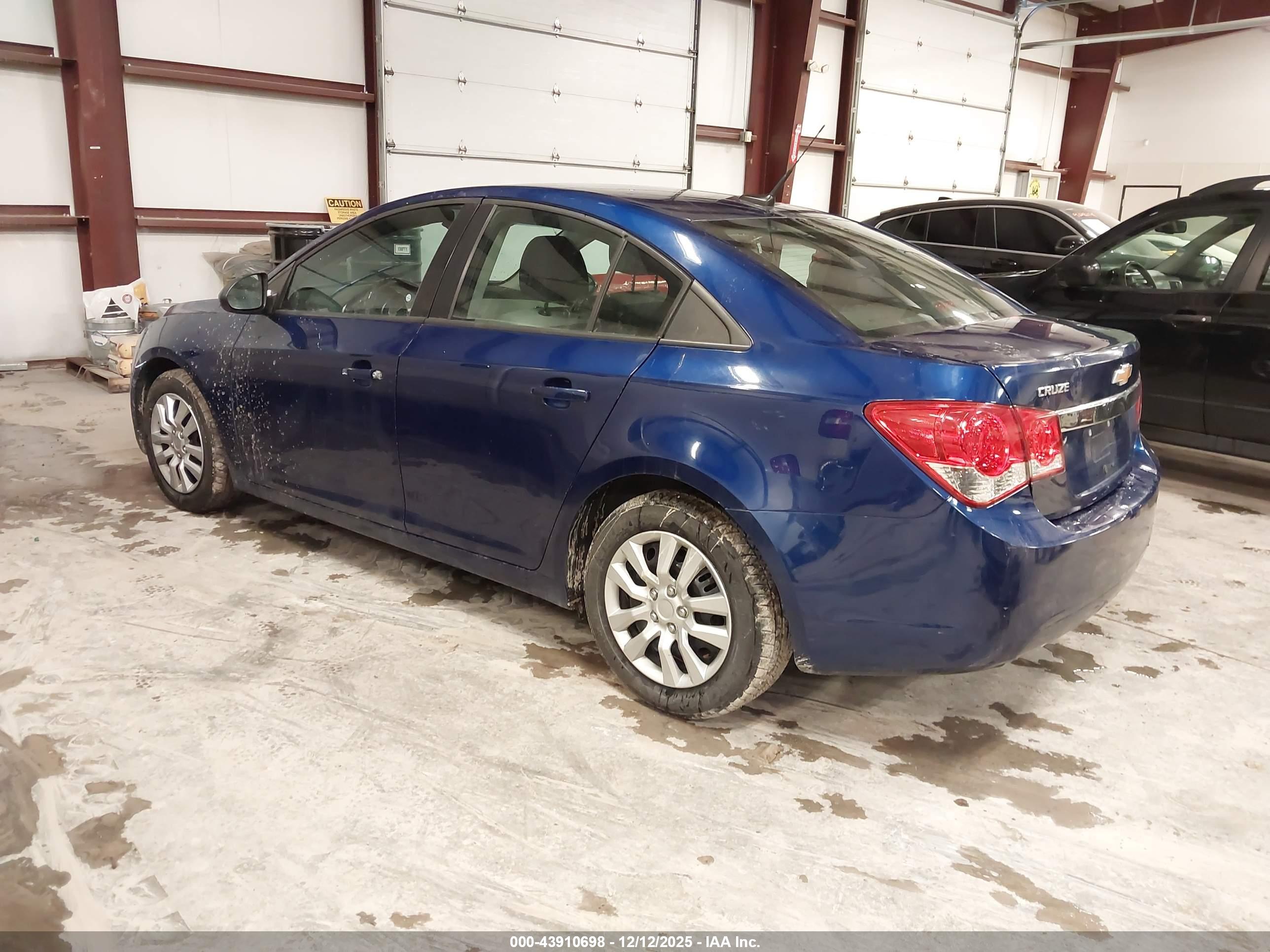 CHEVROLET CRUZE image 3