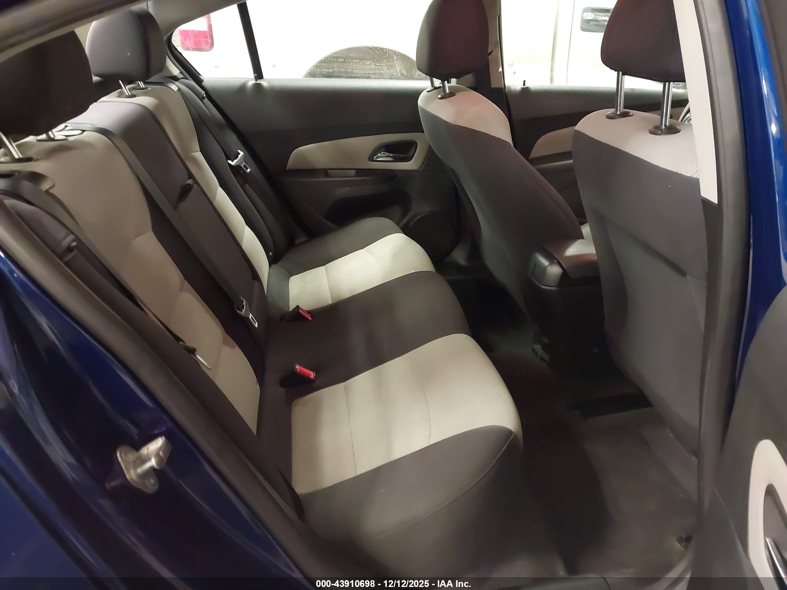 CHEVROLET CRUZE image 8