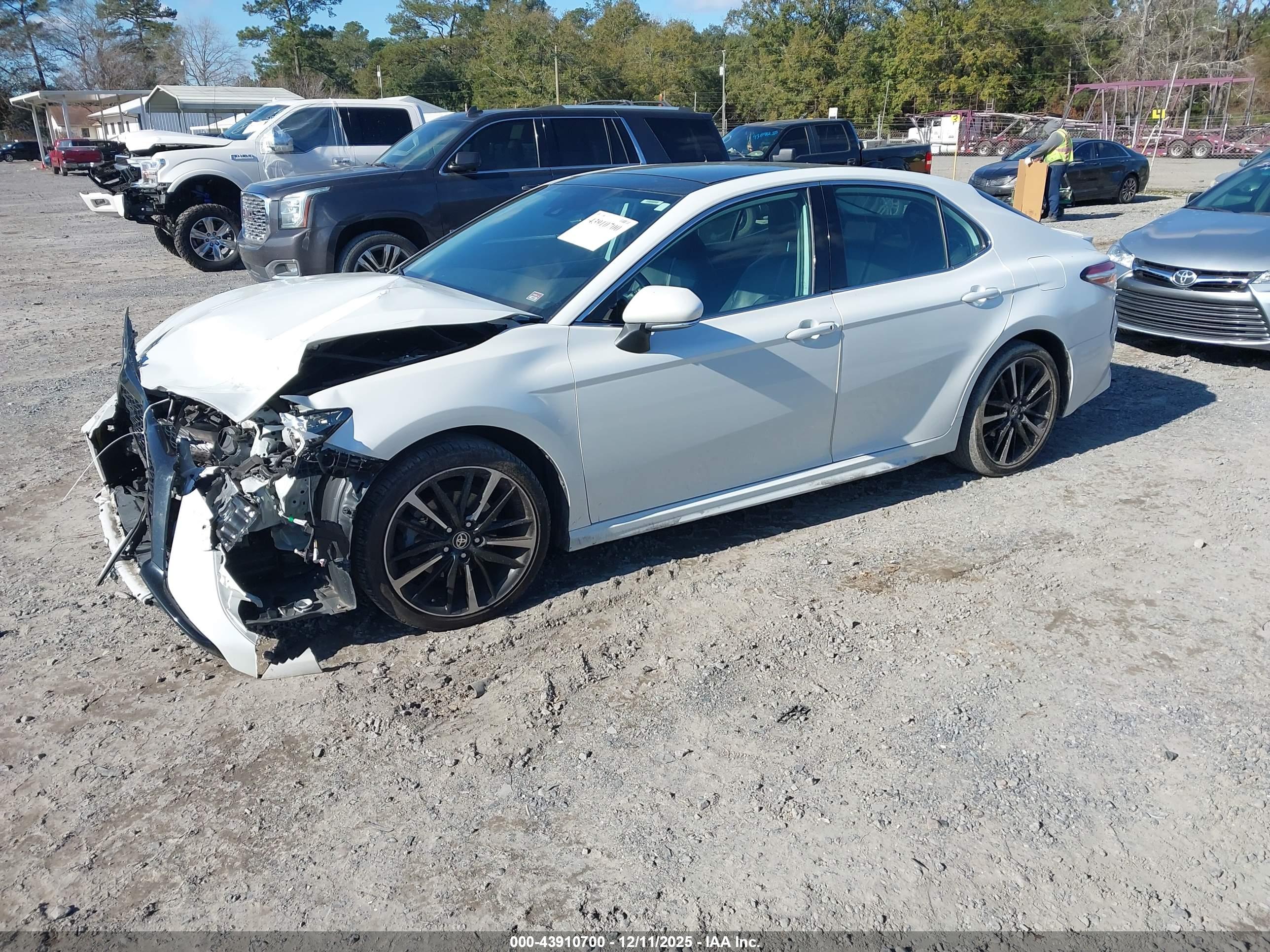 TOYOTA CAMRY image 2