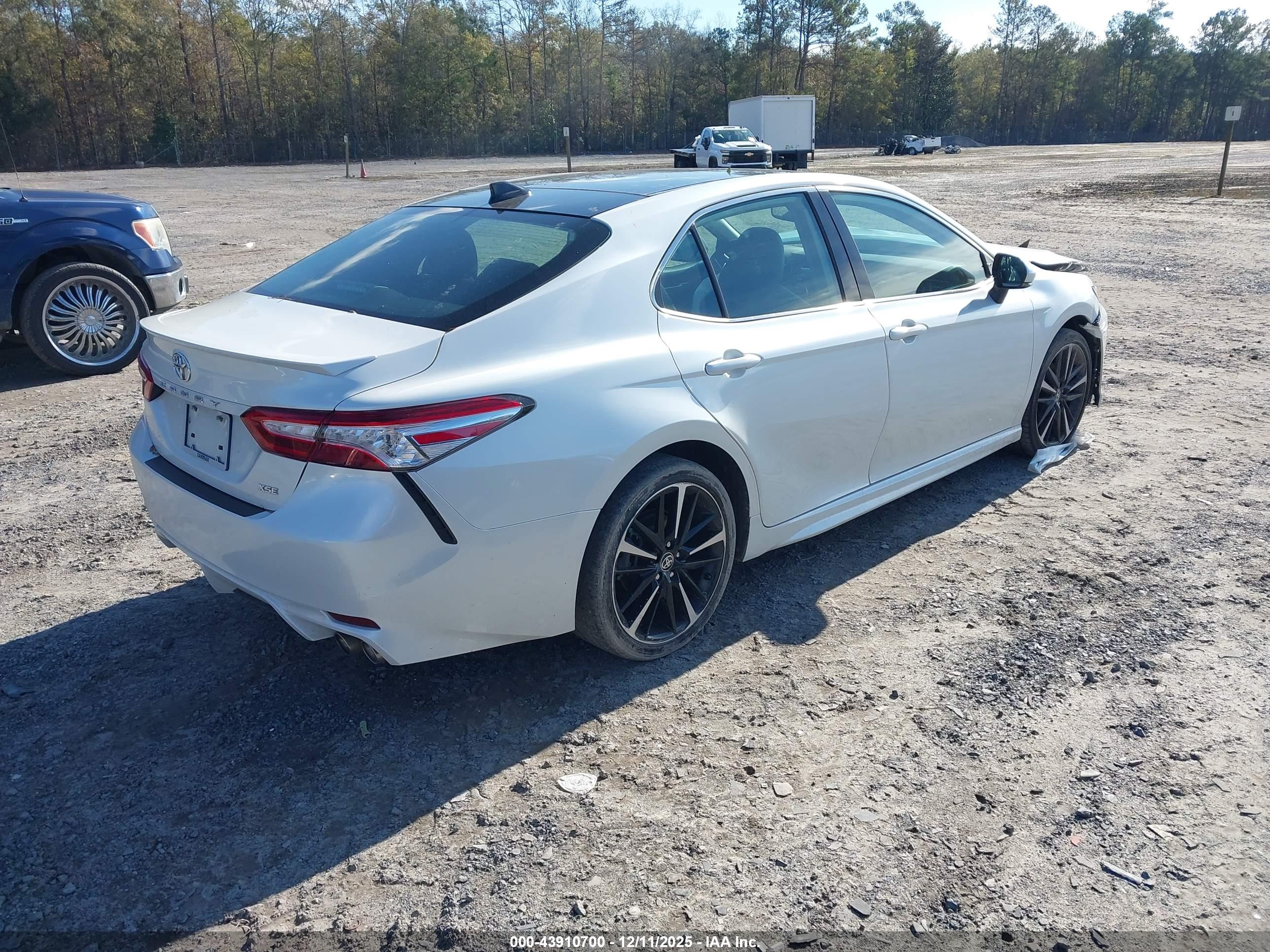 TOYOTA CAMRY image 4