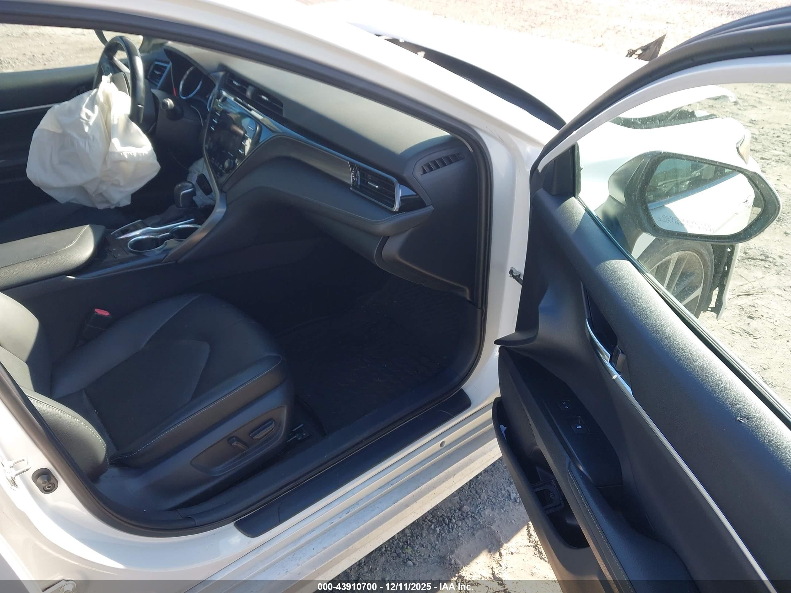 TOYOTA CAMRY image 5