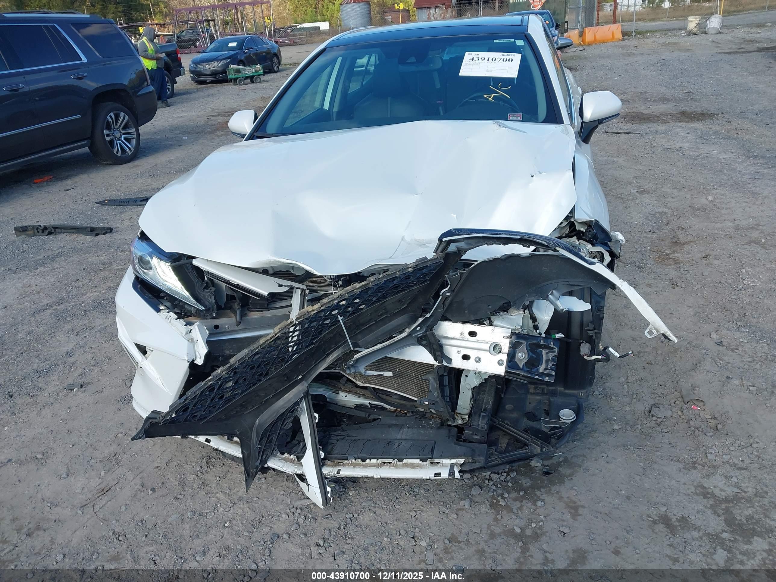 TOYOTA CAMRY image 6