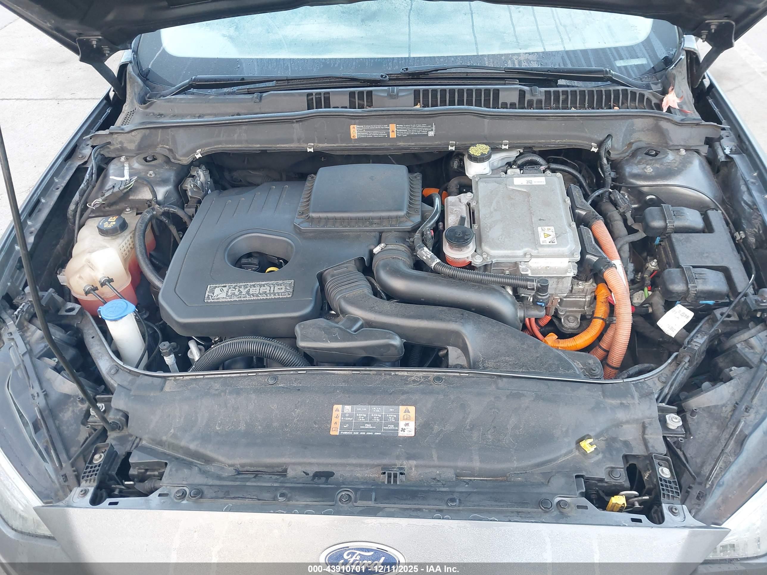 FORD FUSION image 10